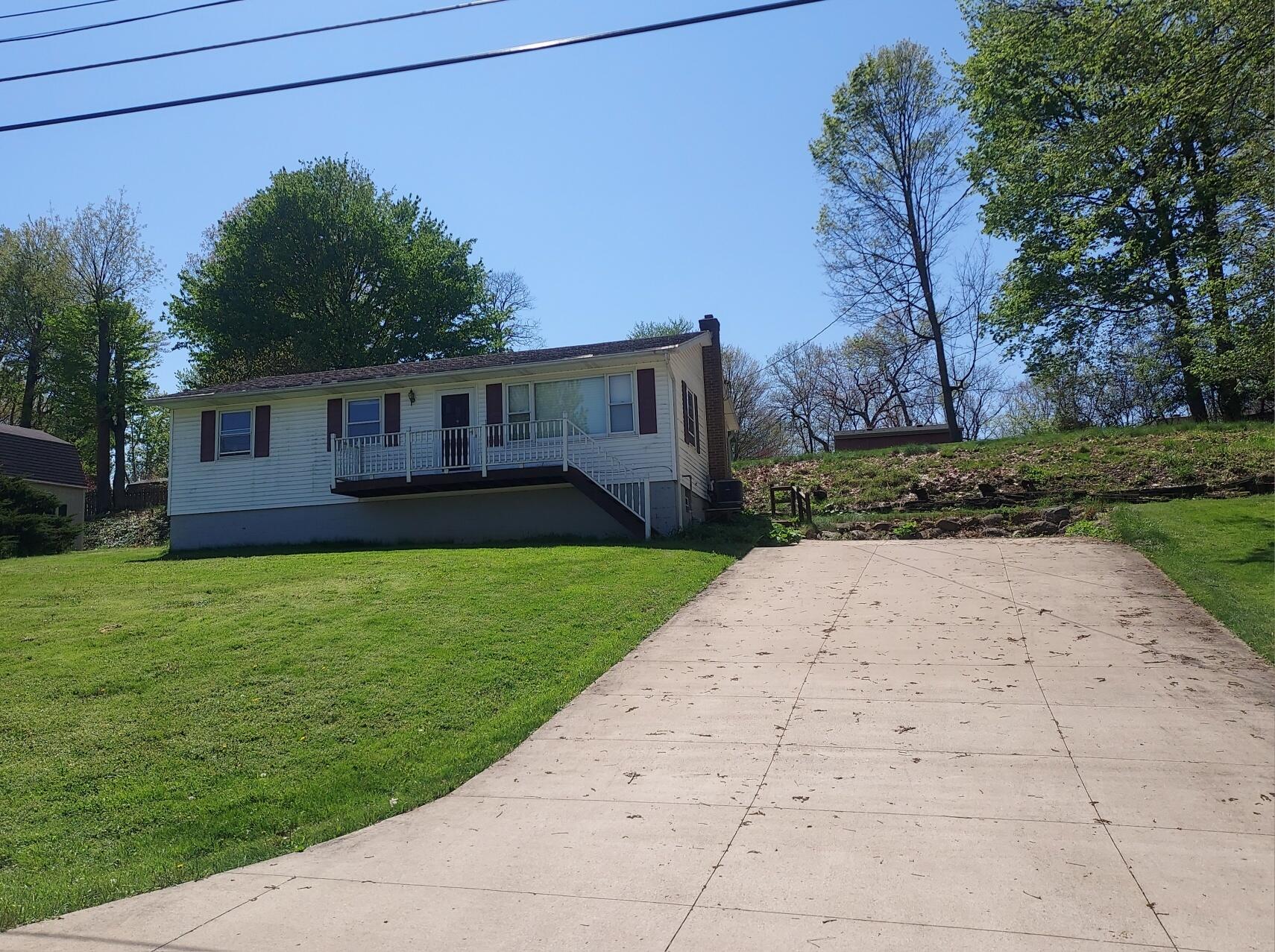 1990 Connect Road, Barberton, Ohio 44203