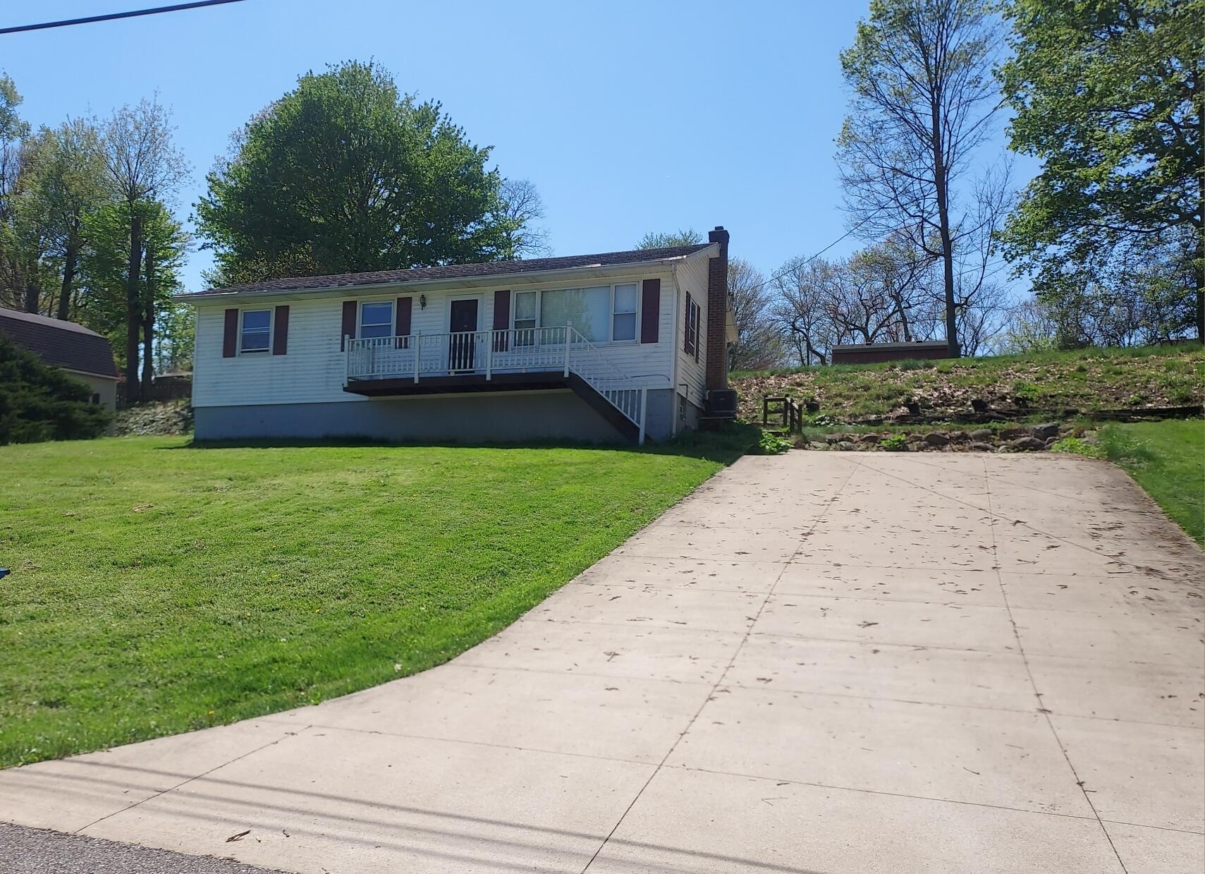 1990 Connect Road, Barberton, Ohio 44203