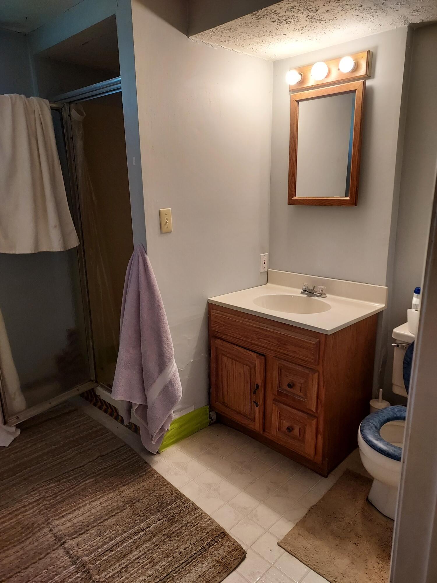 1990 Connect Road, Barberton, Ohio 44203