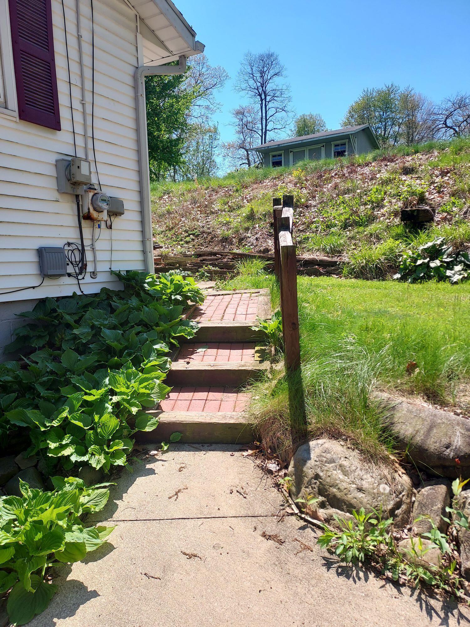 1990 Connect Road, Barberton, Ohio 44203