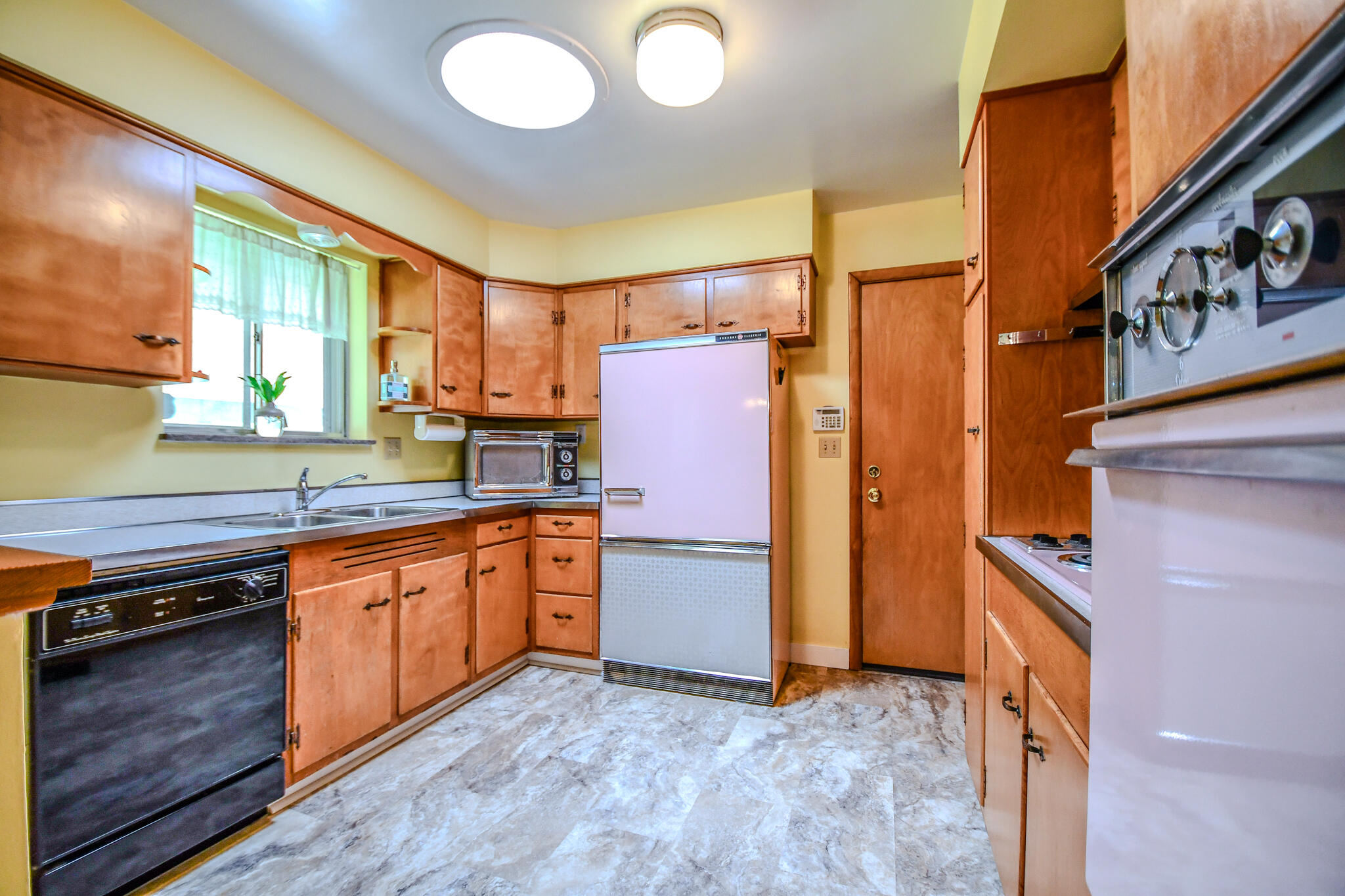 1404 Pinecrest Drive, Dayton, Ohio 45414