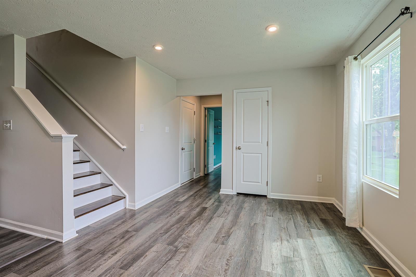 517 Skyway Drive, Springfield, Ohio 45505