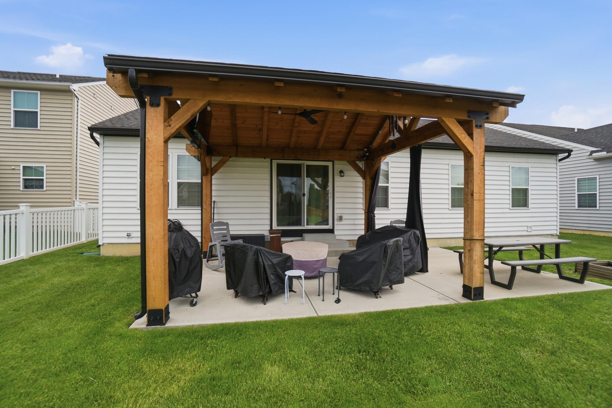 1200 Scarlet Oak Drive, Tipp City, Ohio 45371