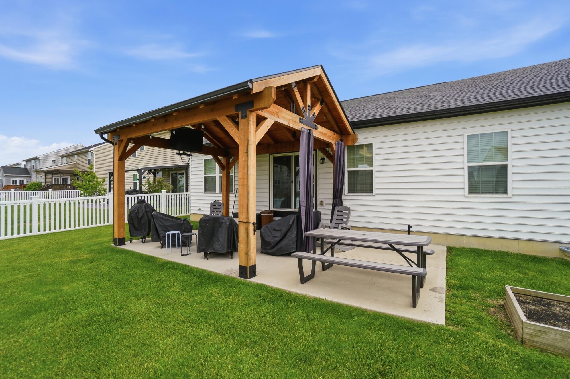 1200 Scarlet Oak Drive, Tipp City, Ohio 45371