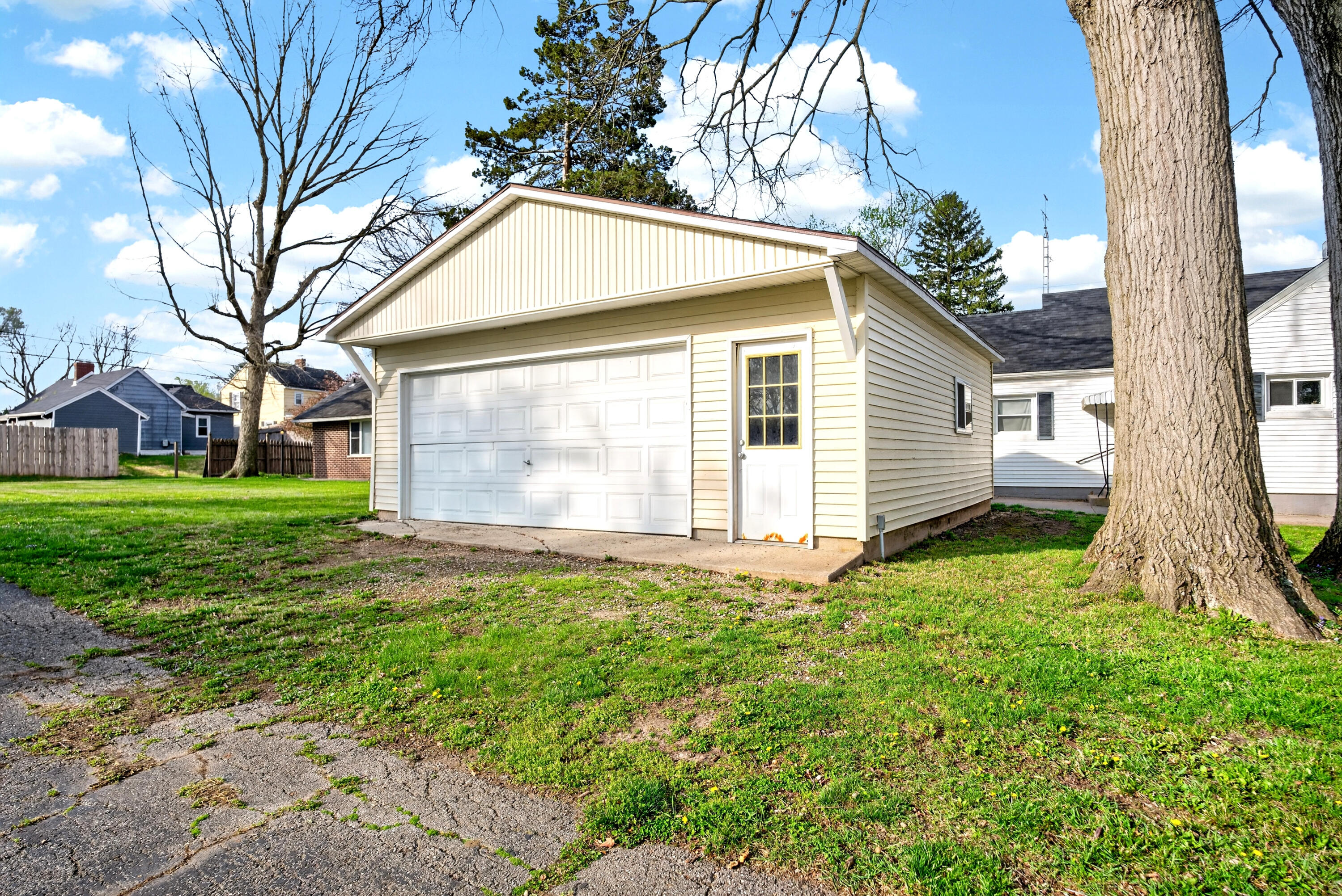 1951 Harshman Boulevard, Springfield, Ohio 45504