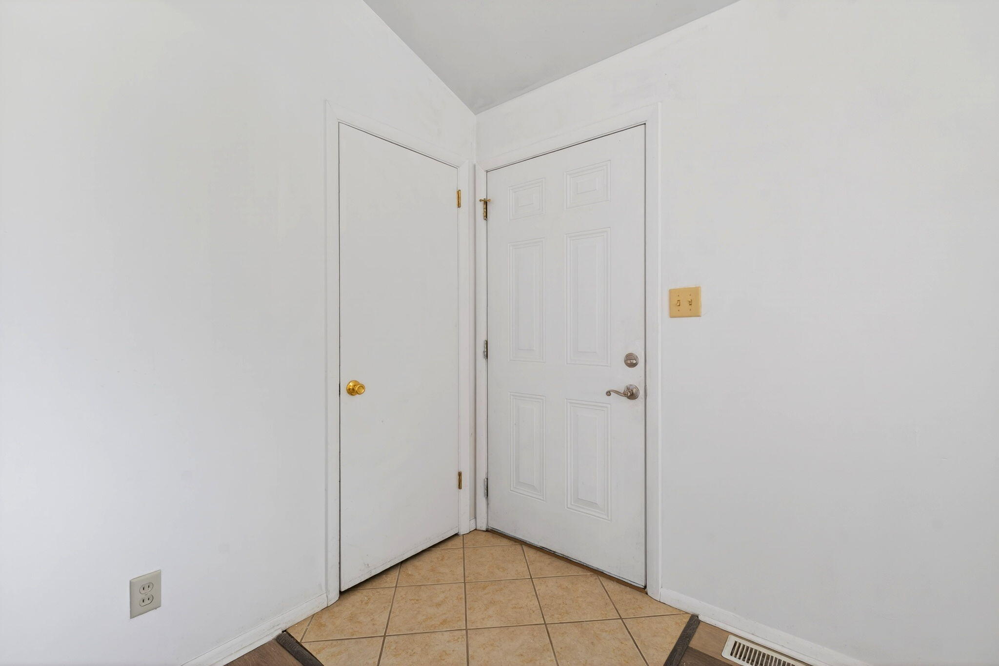 415 Falcon Drive, New Carlisle, Ohio 45344