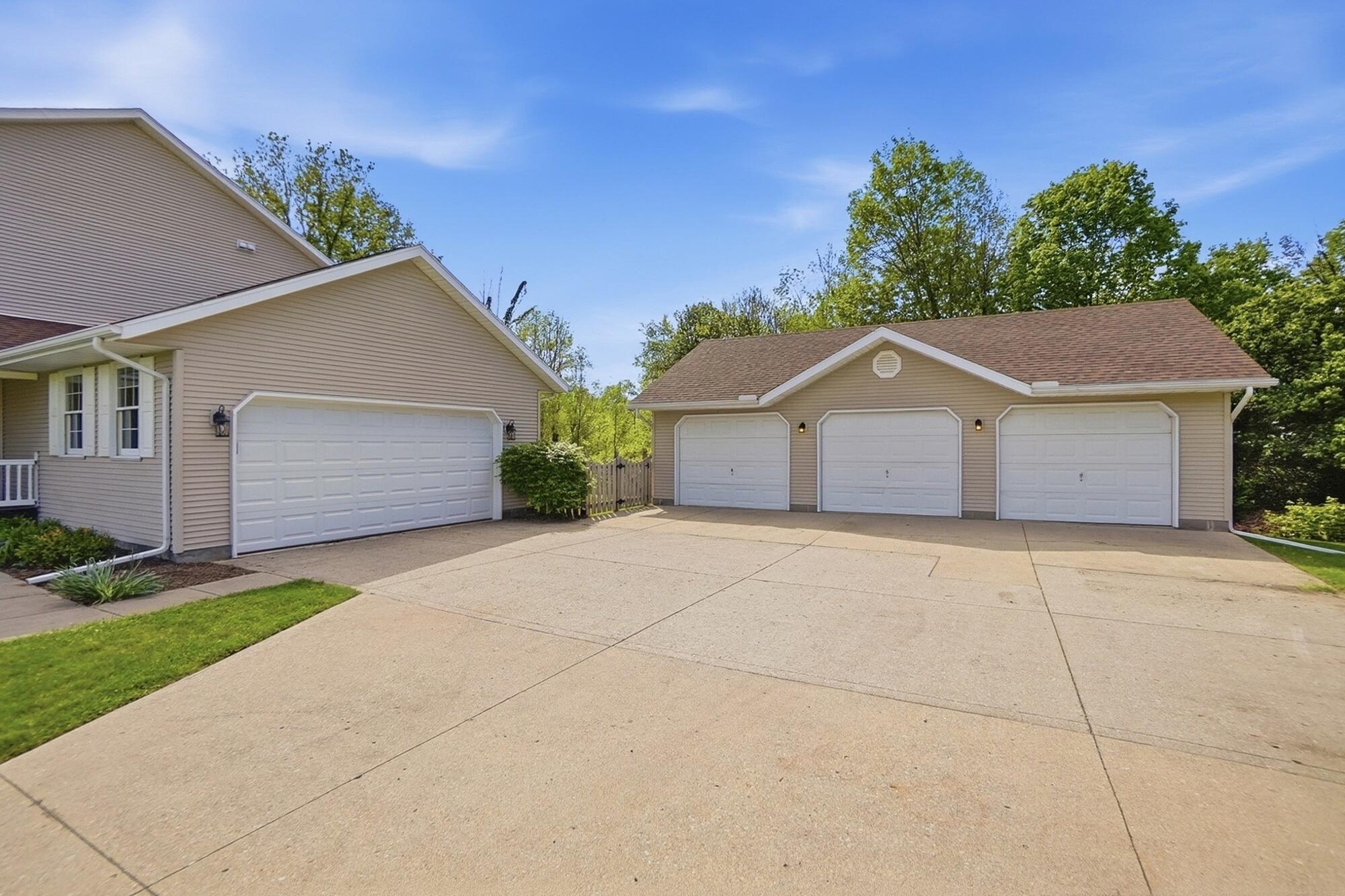 6429 Winding Tree Drive, New Carlisle, Ohio 45344