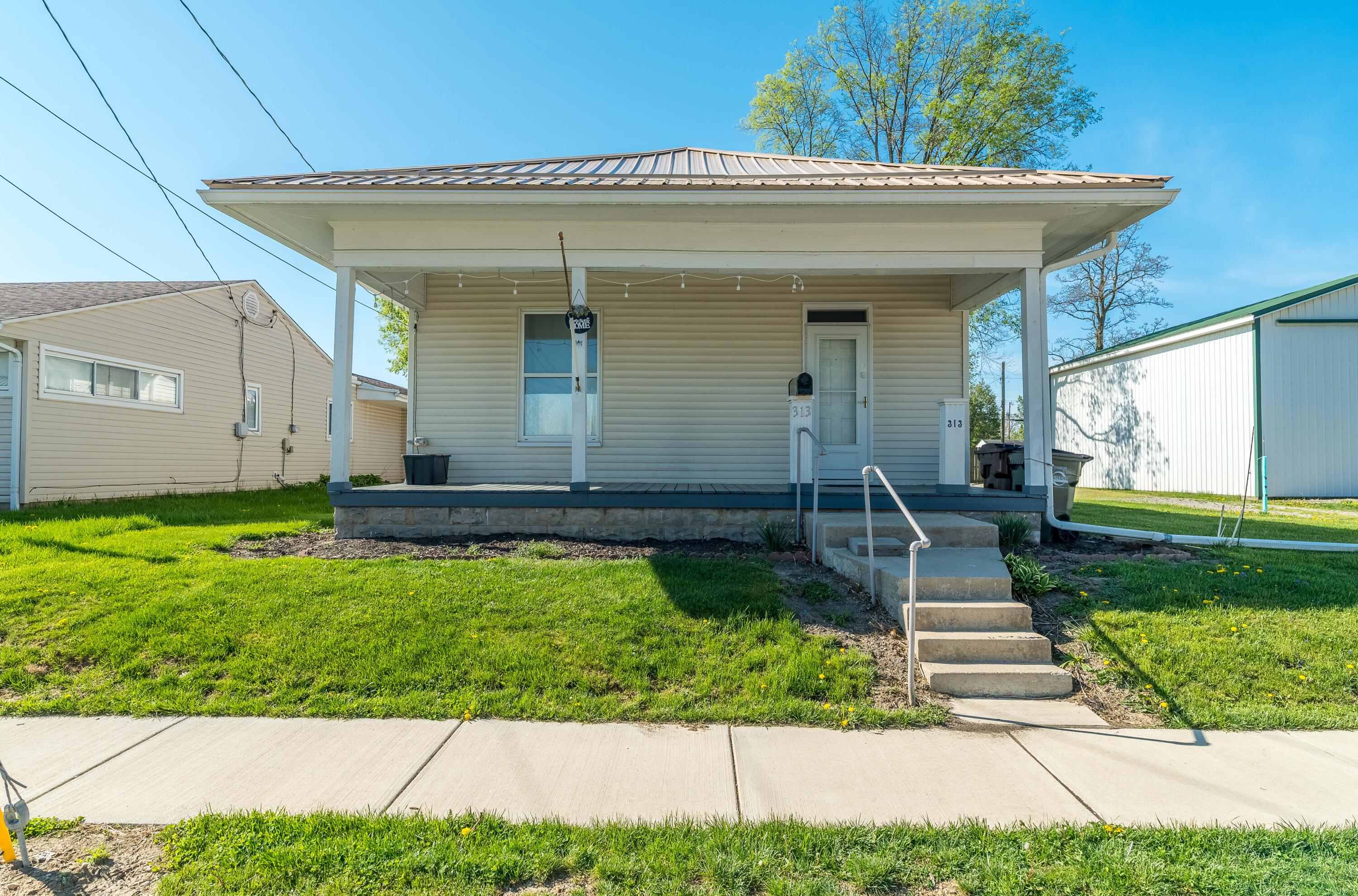 313 Oakwood Street, Bradford, Ohio 45308