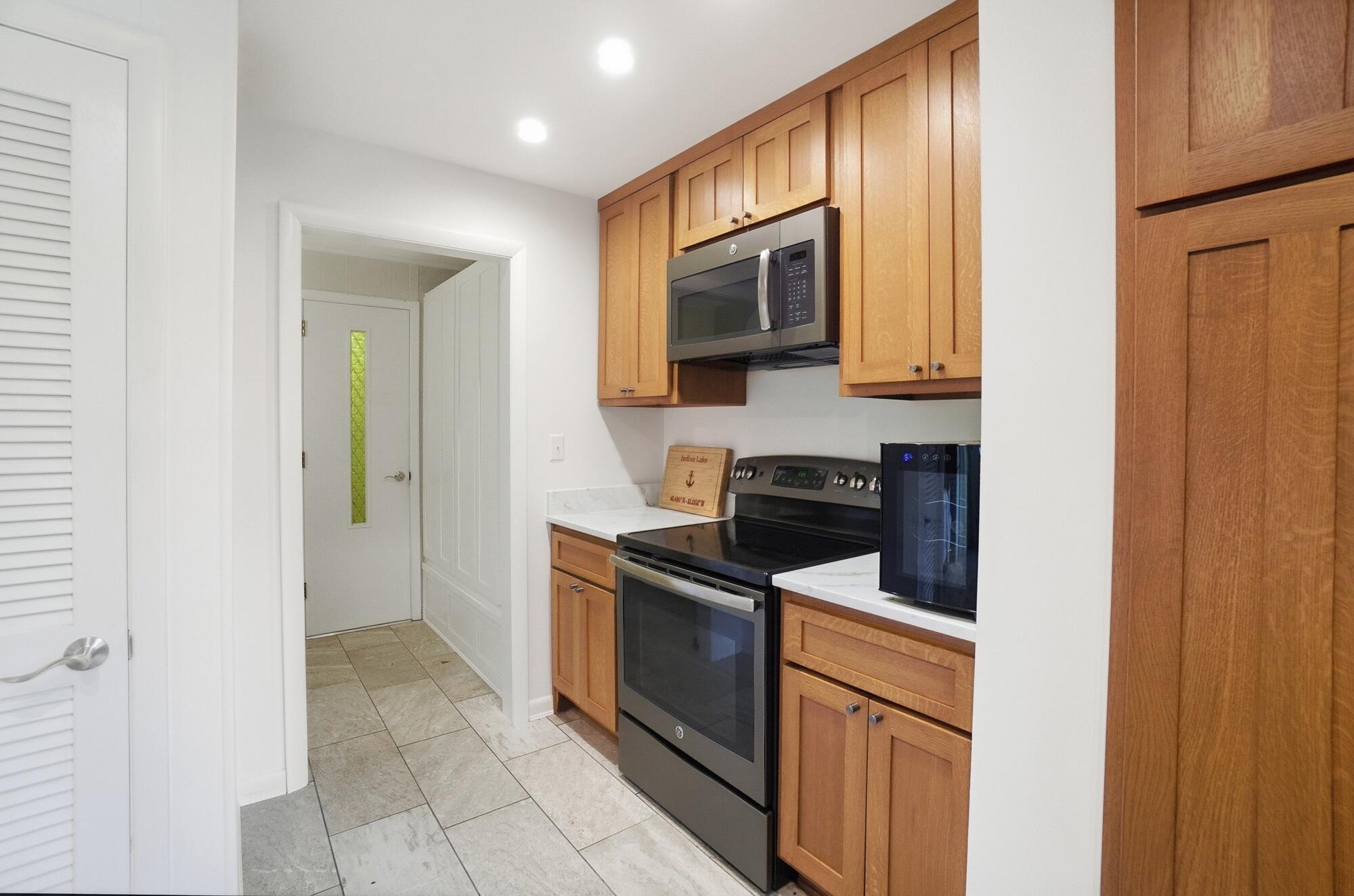 10857 Seminole Shore Drive, Huntsville, Ohio 43324