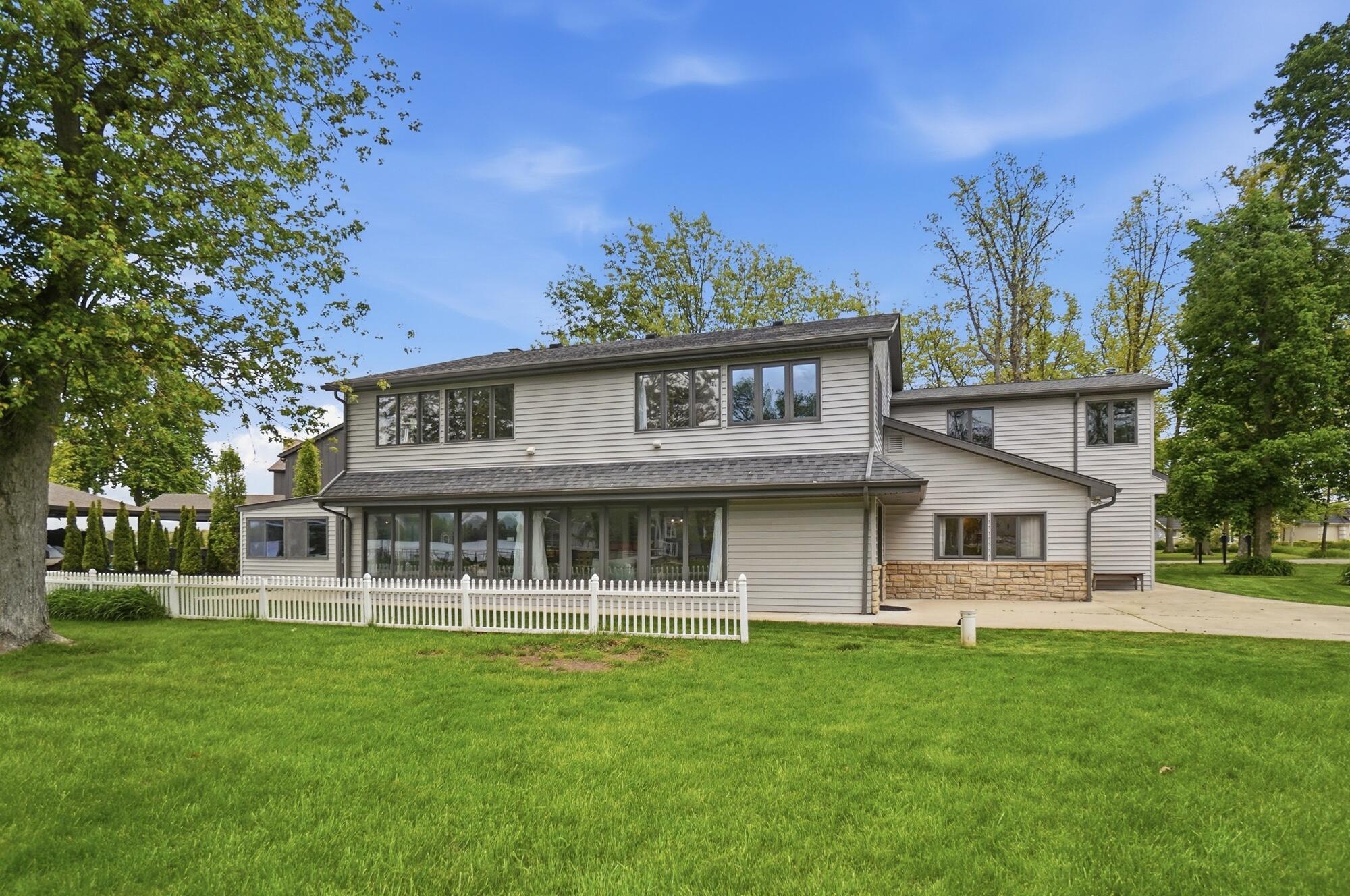 10857 Seminole Shore Drive, Huntsville, Ohio 43324