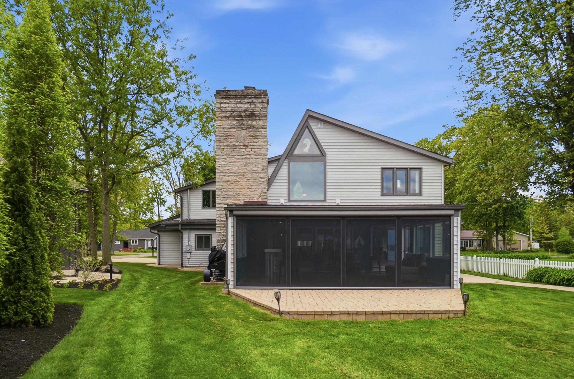 10857 Seminole Shore Drive, Huntsville, Ohio 43324