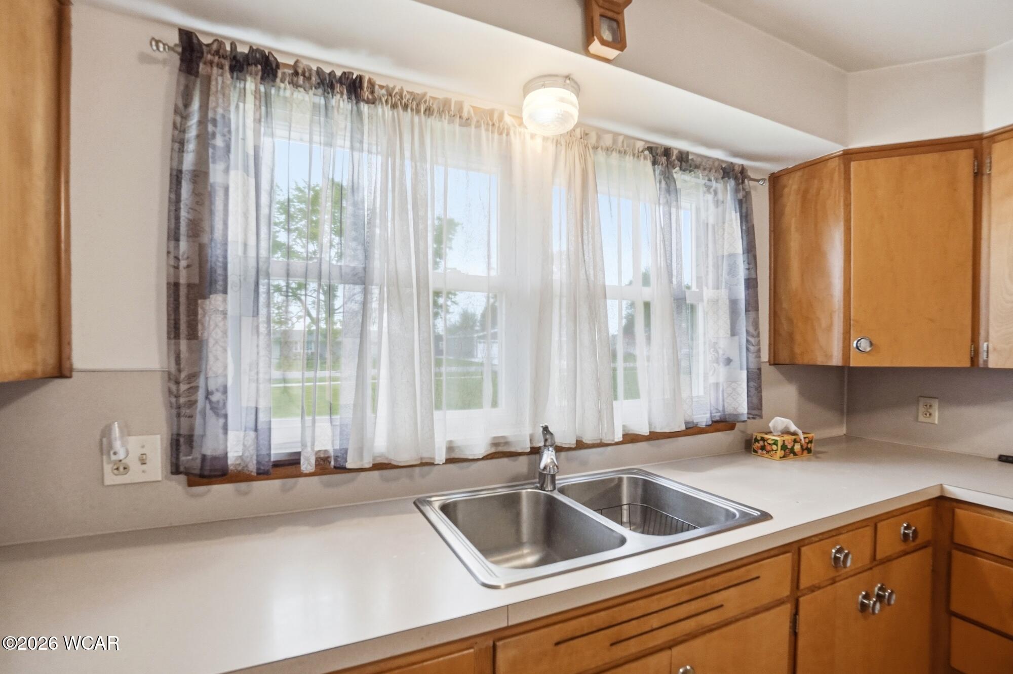 402 Woodlawn Drive, Wapakoneta, Ohio