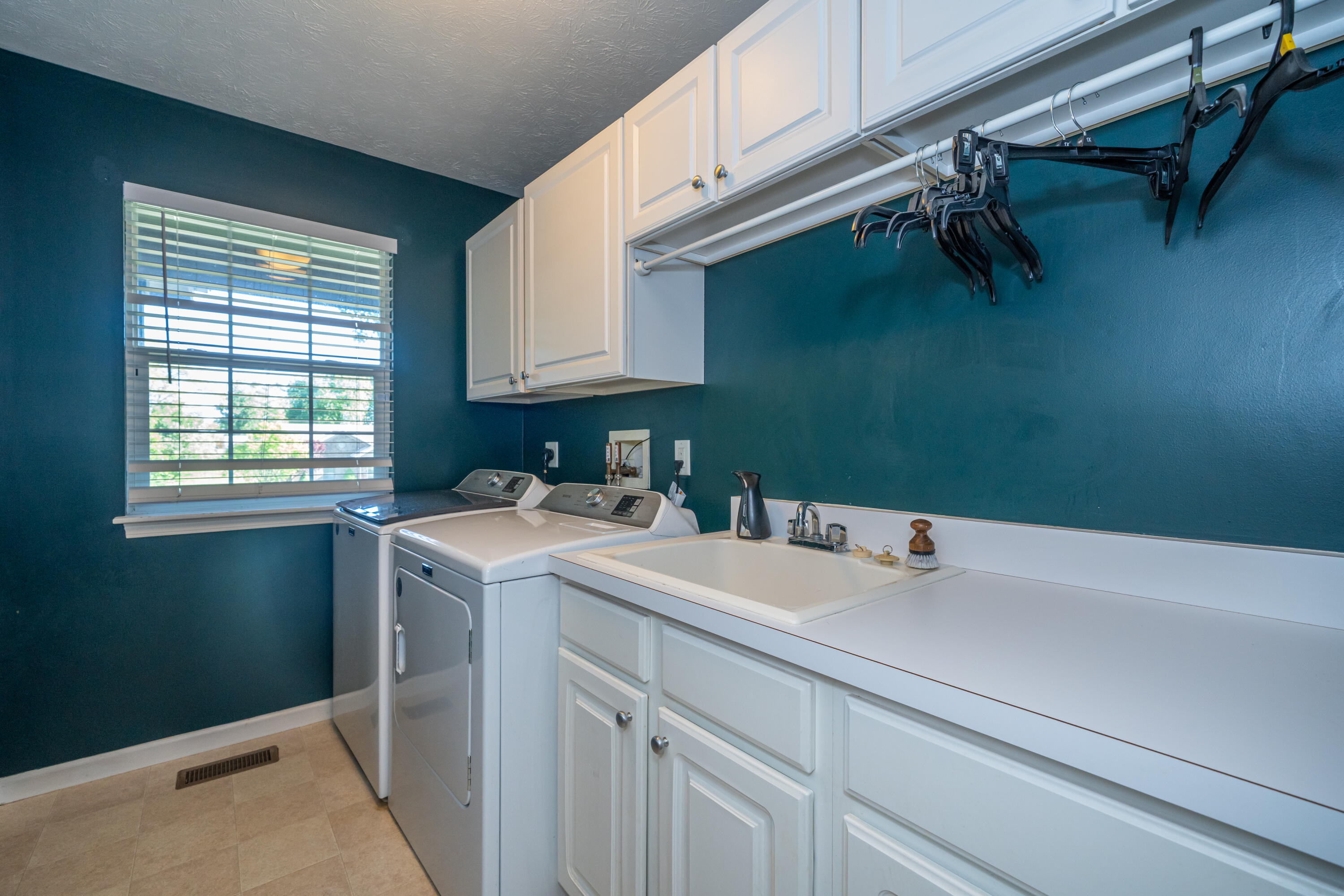 420 Ashbury Farms Drive, Vandalia, Ohio 45377