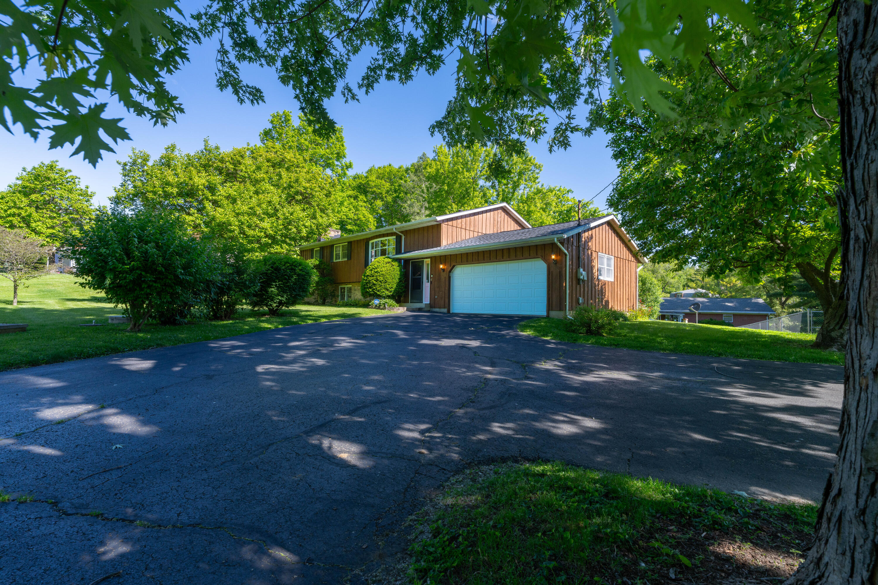 657 White Oak Drive, Springfield, Ohio 45504