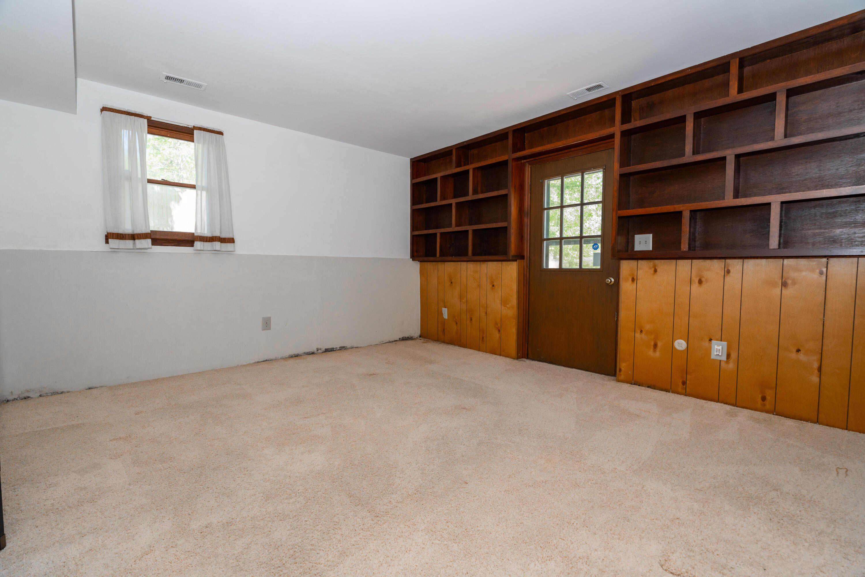 657 White Oak Drive, Springfield, Ohio 45504