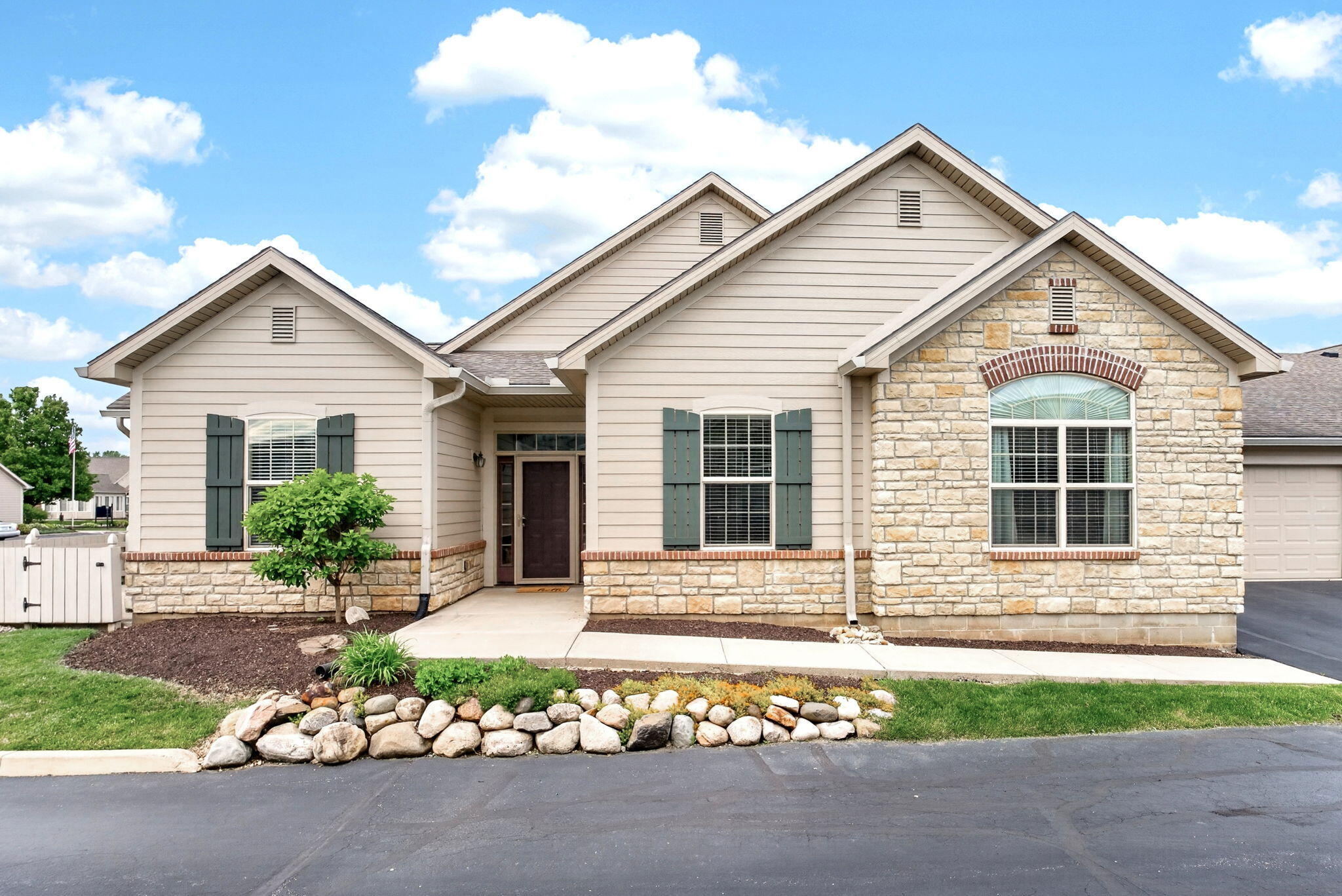 7049 Creekside Circle, Fairborn, Ohio 45324