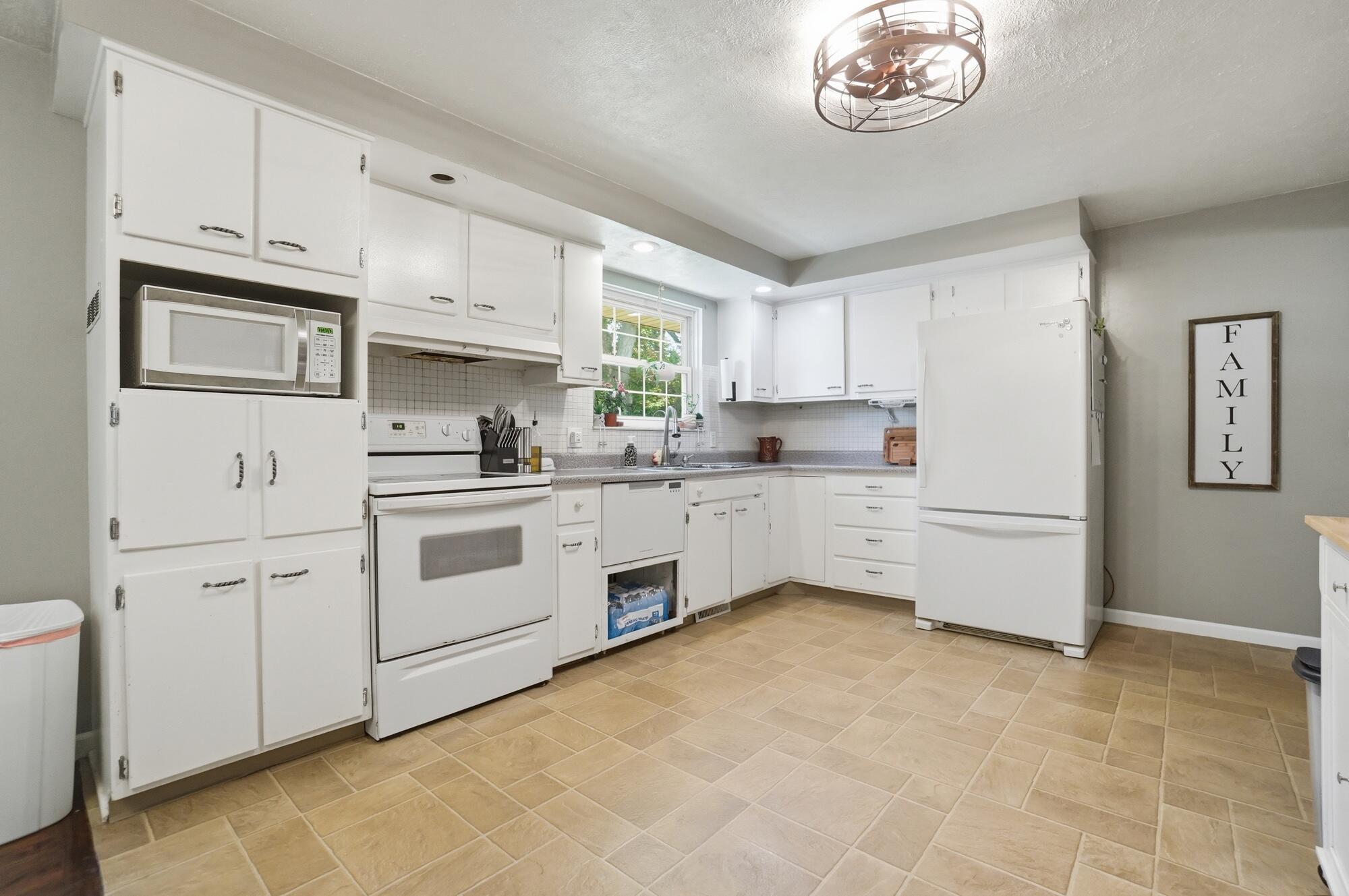 2627 Marinette Drive, Springfield, Ohio 45503