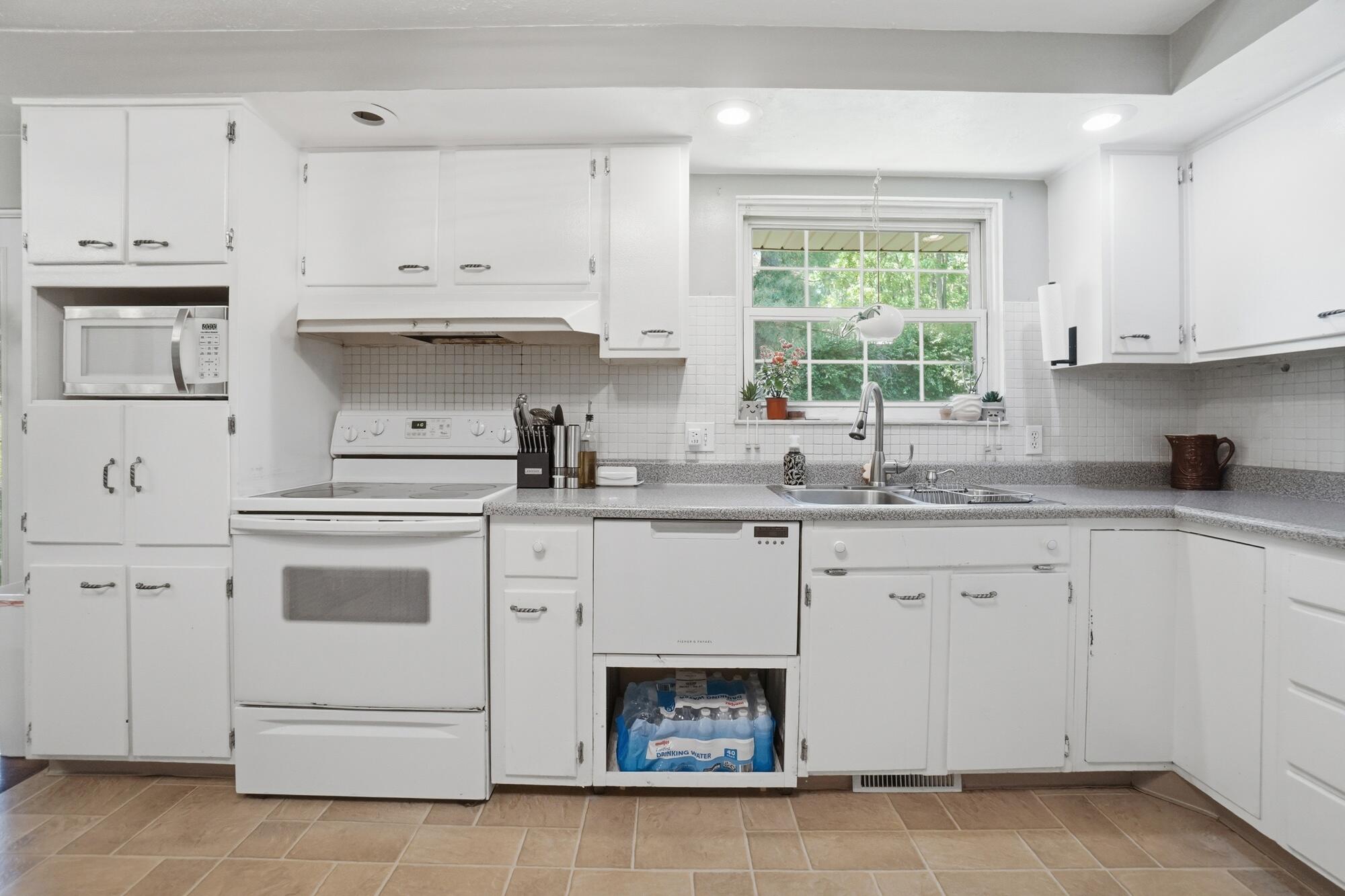 2627 Marinette Drive, Springfield, Ohio 45503