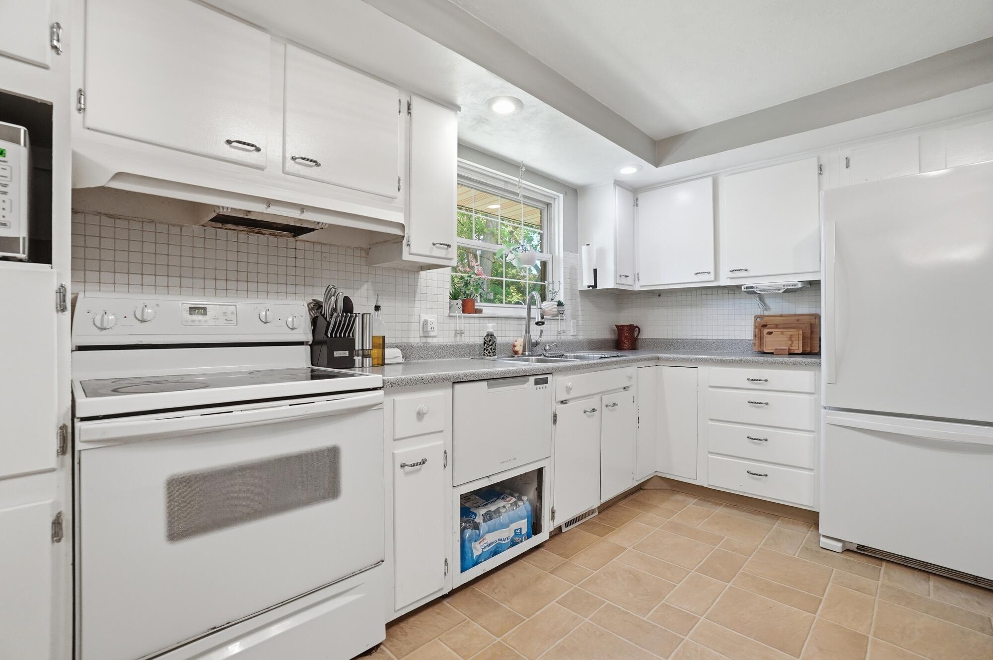 2627 Marinette Drive, Springfield, Ohio 45503