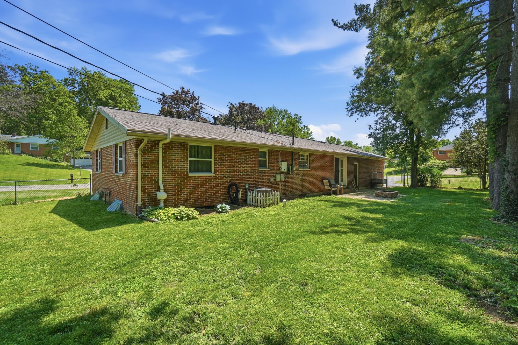 2627 Marinette Drive, Springfield, Ohio 45503