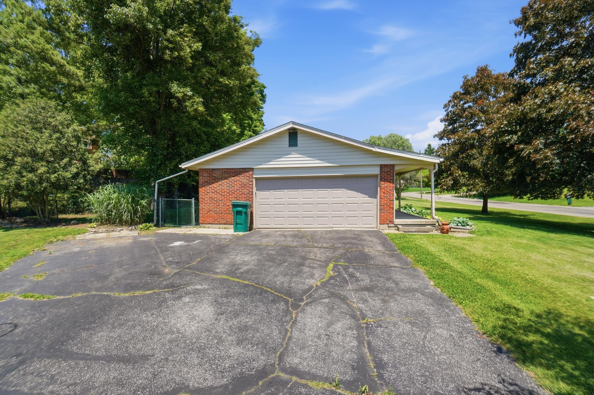 2627 Marinette Drive, Springfield, Ohio 45503