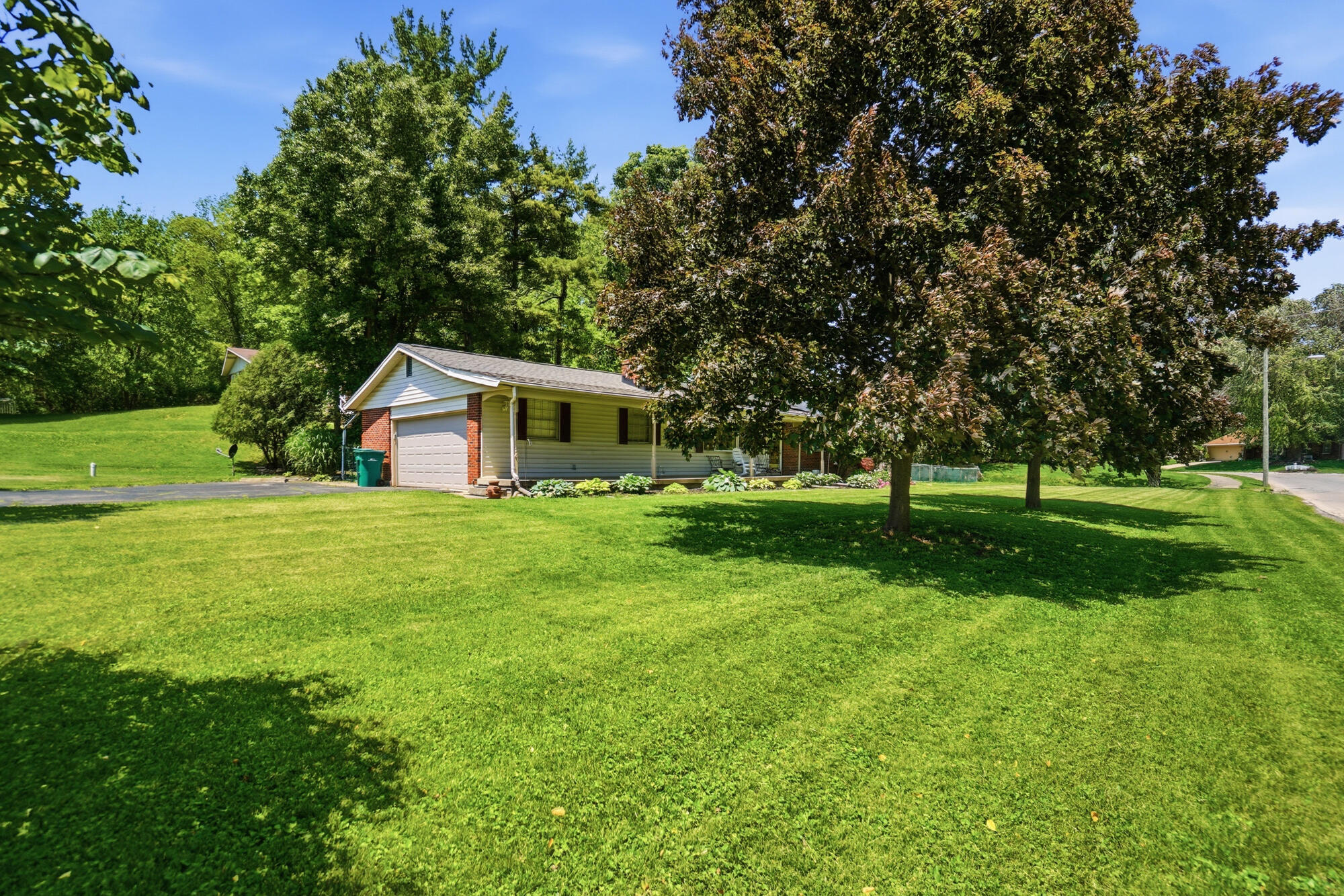 2627 Marinette Drive, Springfield, Ohio 45503