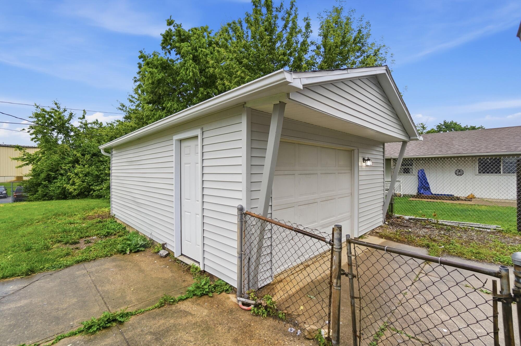 1923 Portage Path, Springfield, Ohio 45506