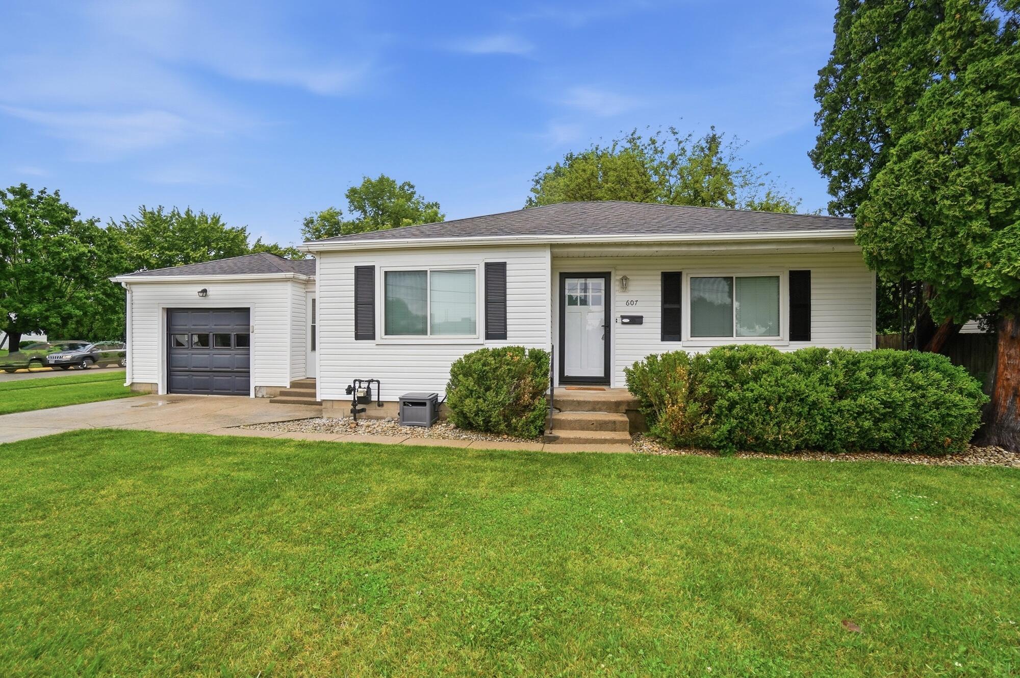 607 Lake Avenue, New Carlisle, Ohio 45344
