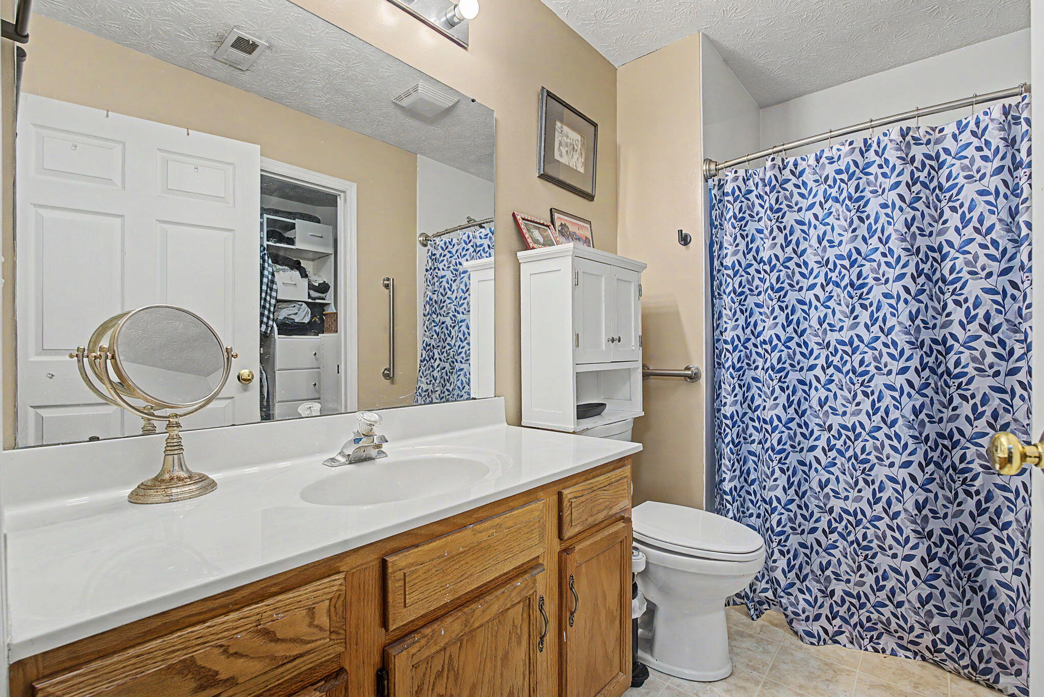 5005 Twin Lakes Circle, Englewood, Ohio 45322