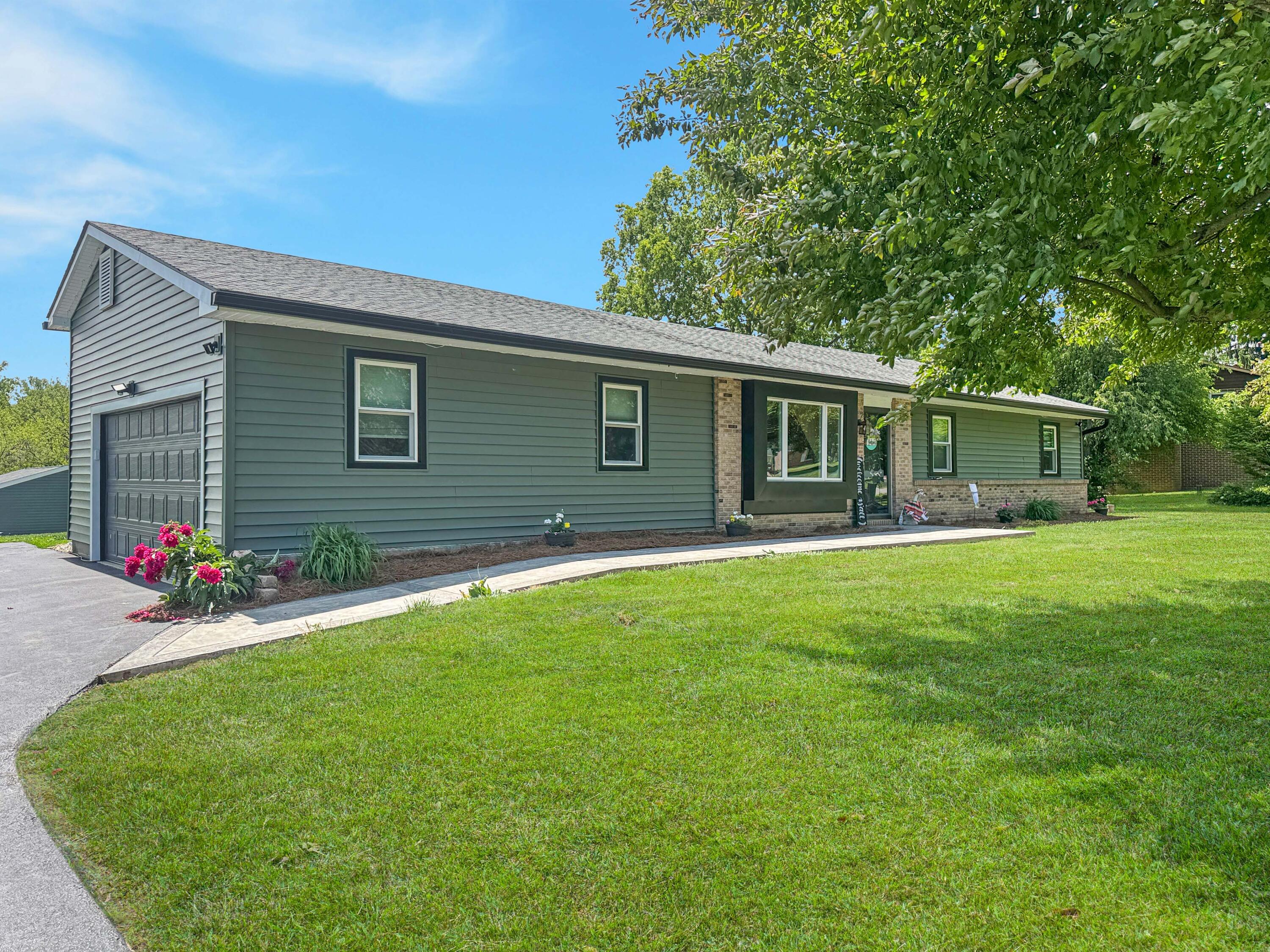7419 Grayson Drive, Springfield, Ohio 45502