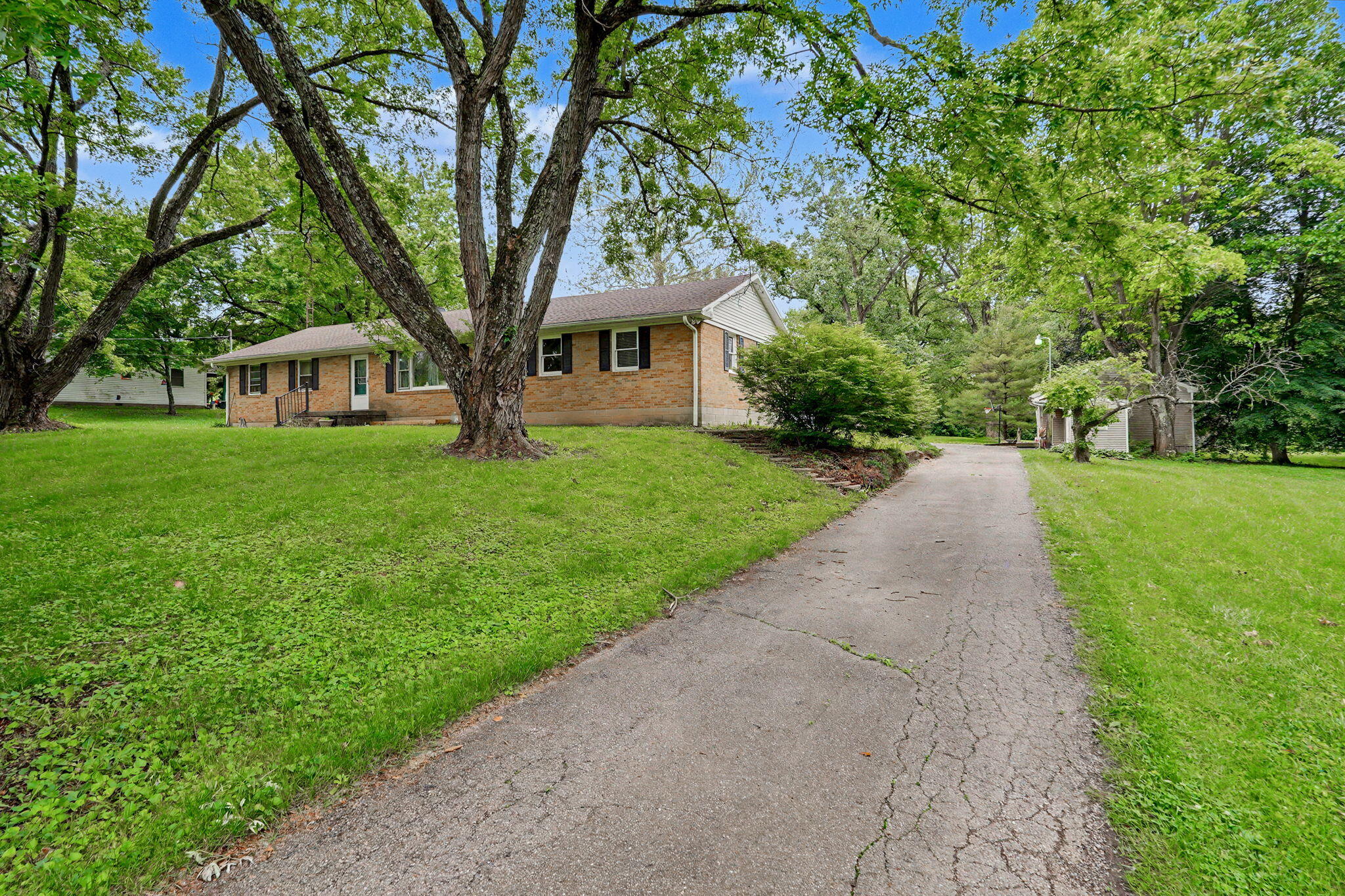 2591 Old Springfield Road, Springfield, Ohio 45502