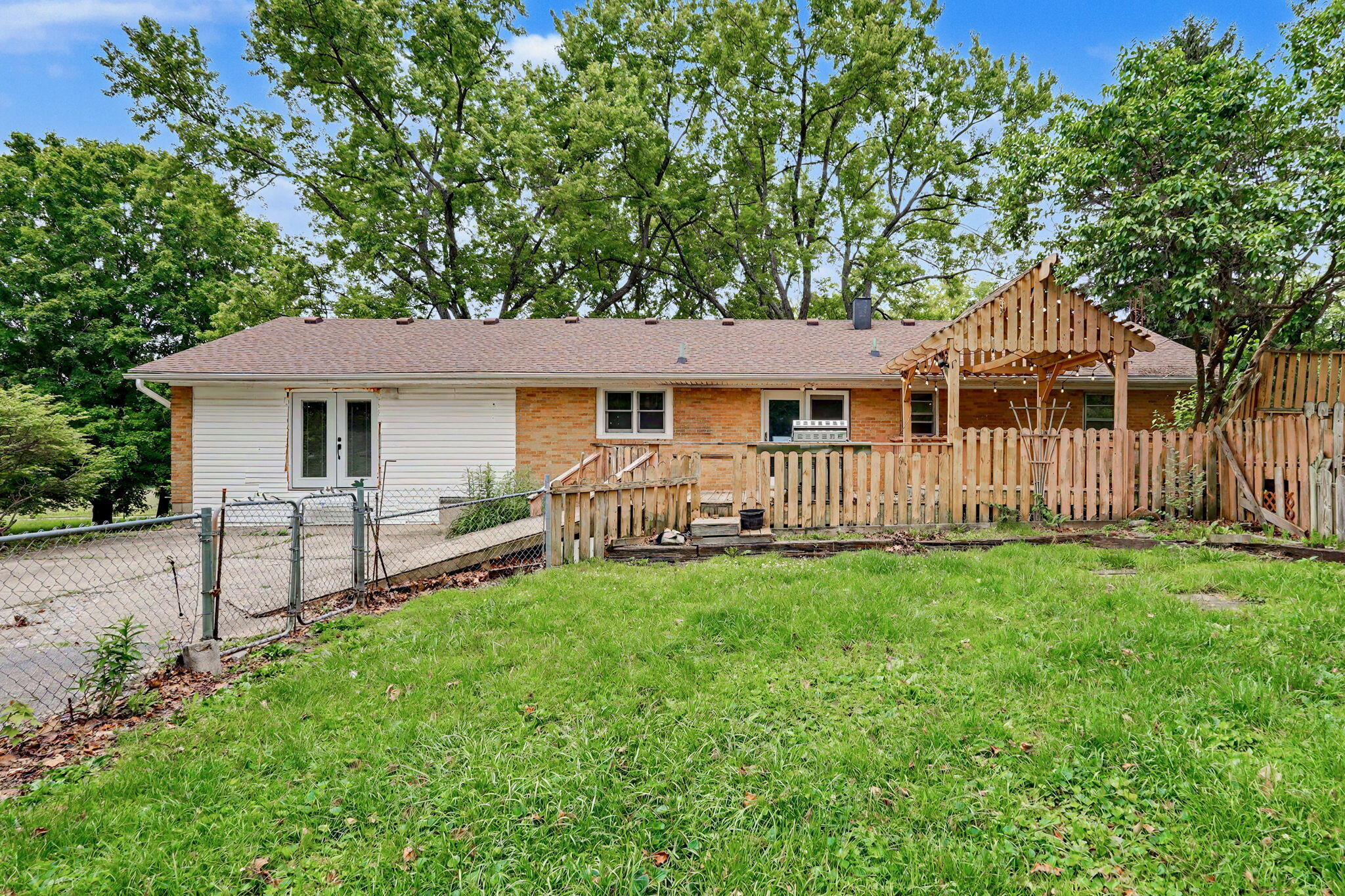 2591 Old Springfield Road, Springfield, Ohio 45502