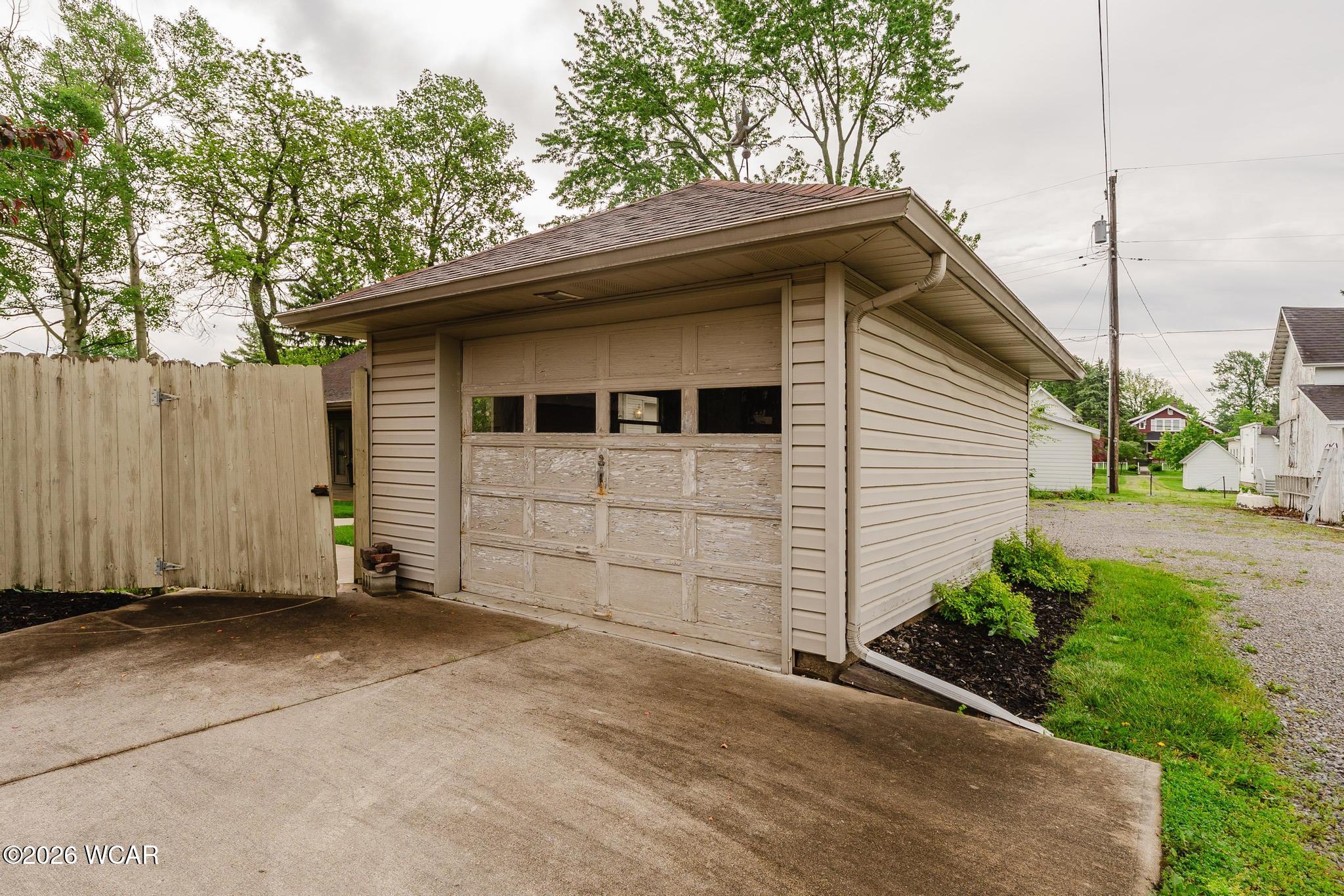 251 Lawn Avenue, Bluffton, Ohio