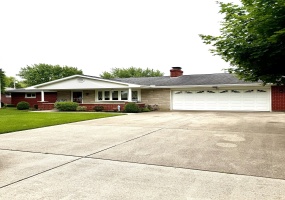 80 Elmwood Drive, Versailles, Ohio 45380, 3 Bedrooms Bedrooms, ,2 BathroomsBathrooms,Residential,For Sale,Elmwood,1045905