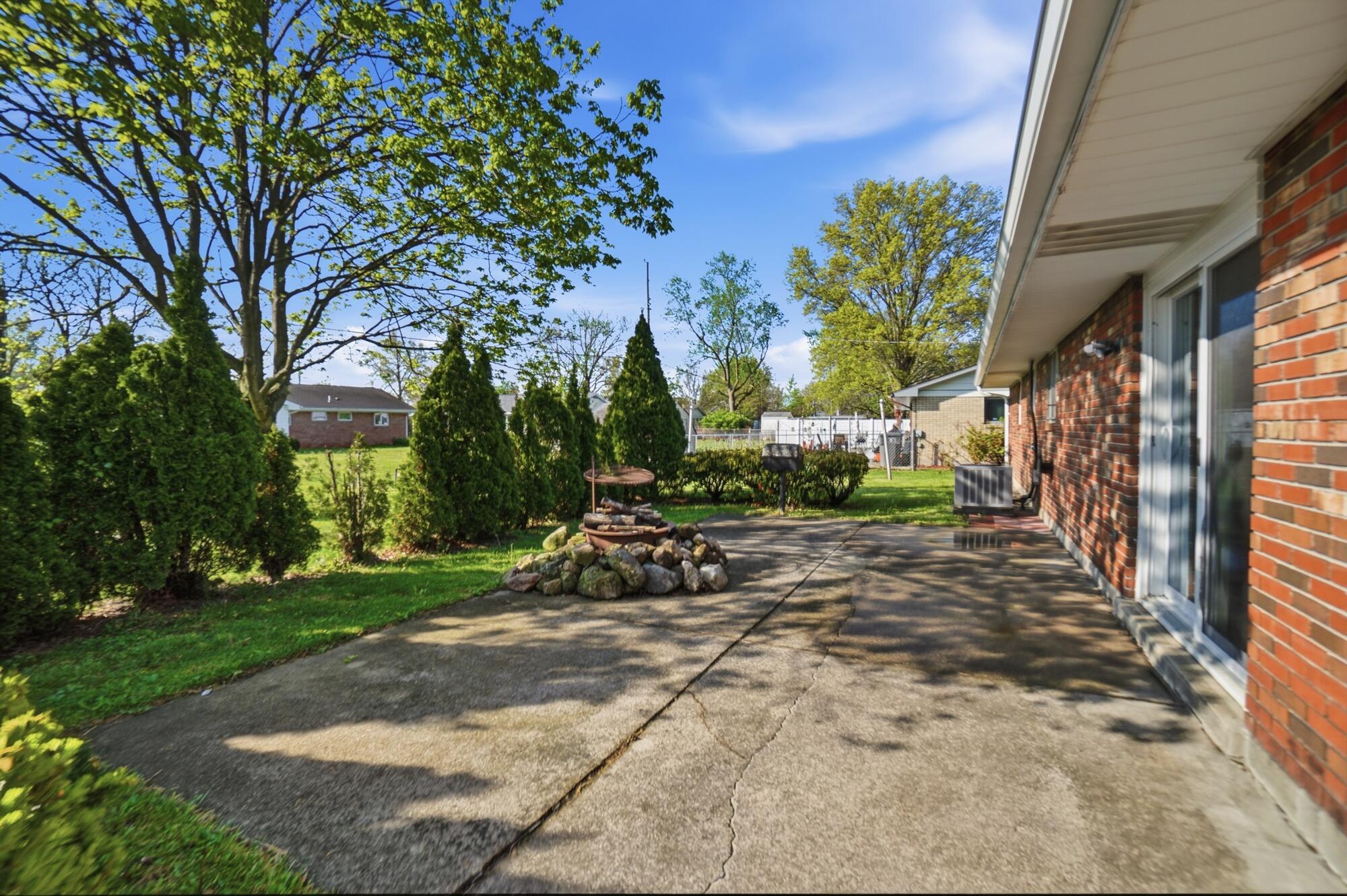 1044 Woodland Drive, Lima, Ohio 45805