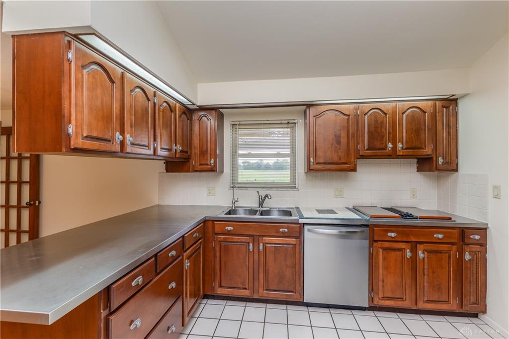 6065 Country Estates Drive, Tipp City, Ohio 45371