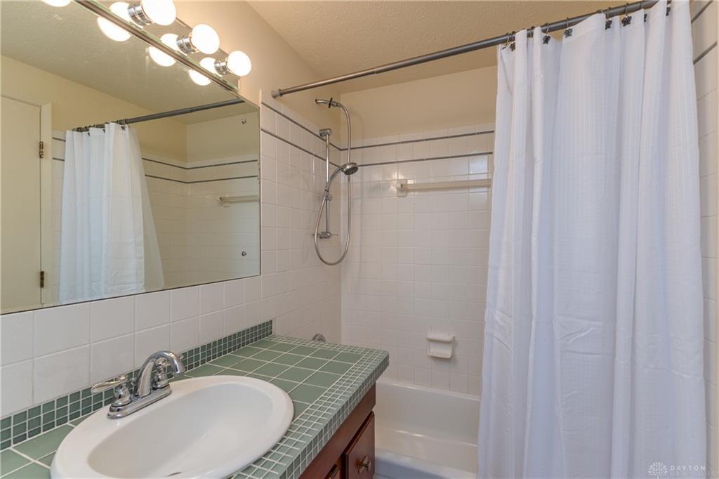 6065 Country Estates Drive, Tipp City, Ohio 45371