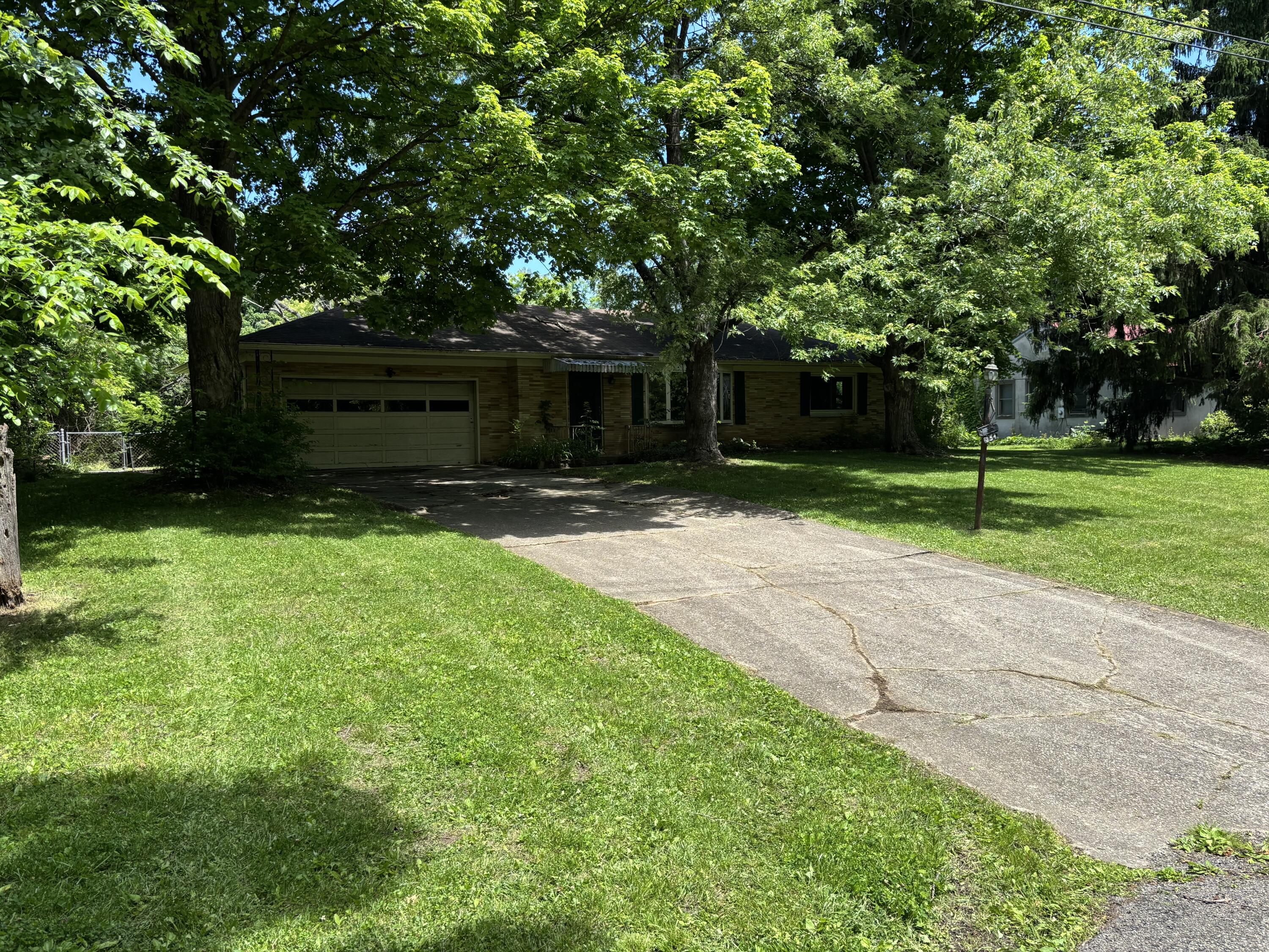 254 Oakridge Drive, Springfield, Ohio 45504