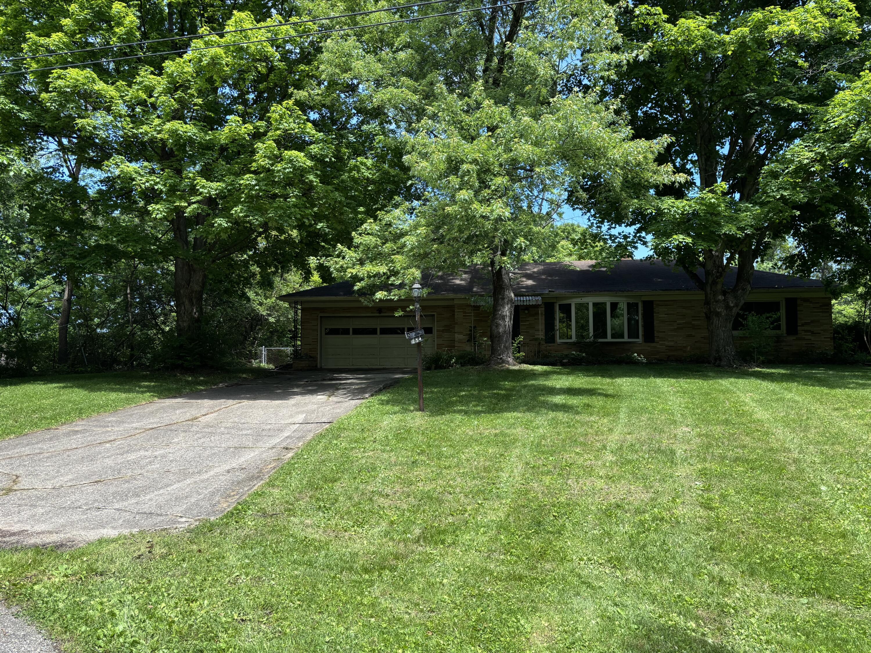 254 Oakridge Drive, Springfield, Ohio 45504