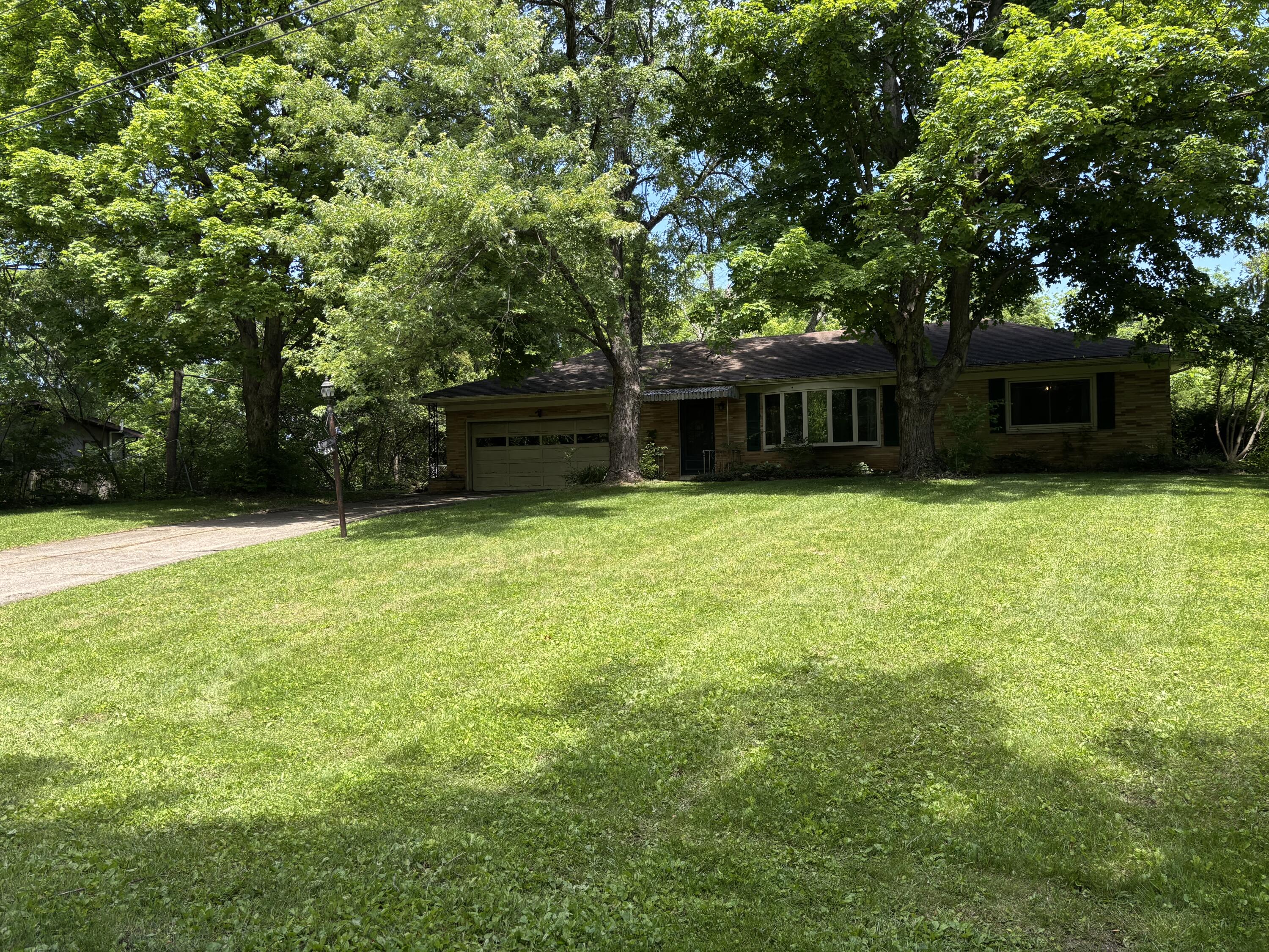 254 Oakridge Drive, Springfield, Ohio 45504