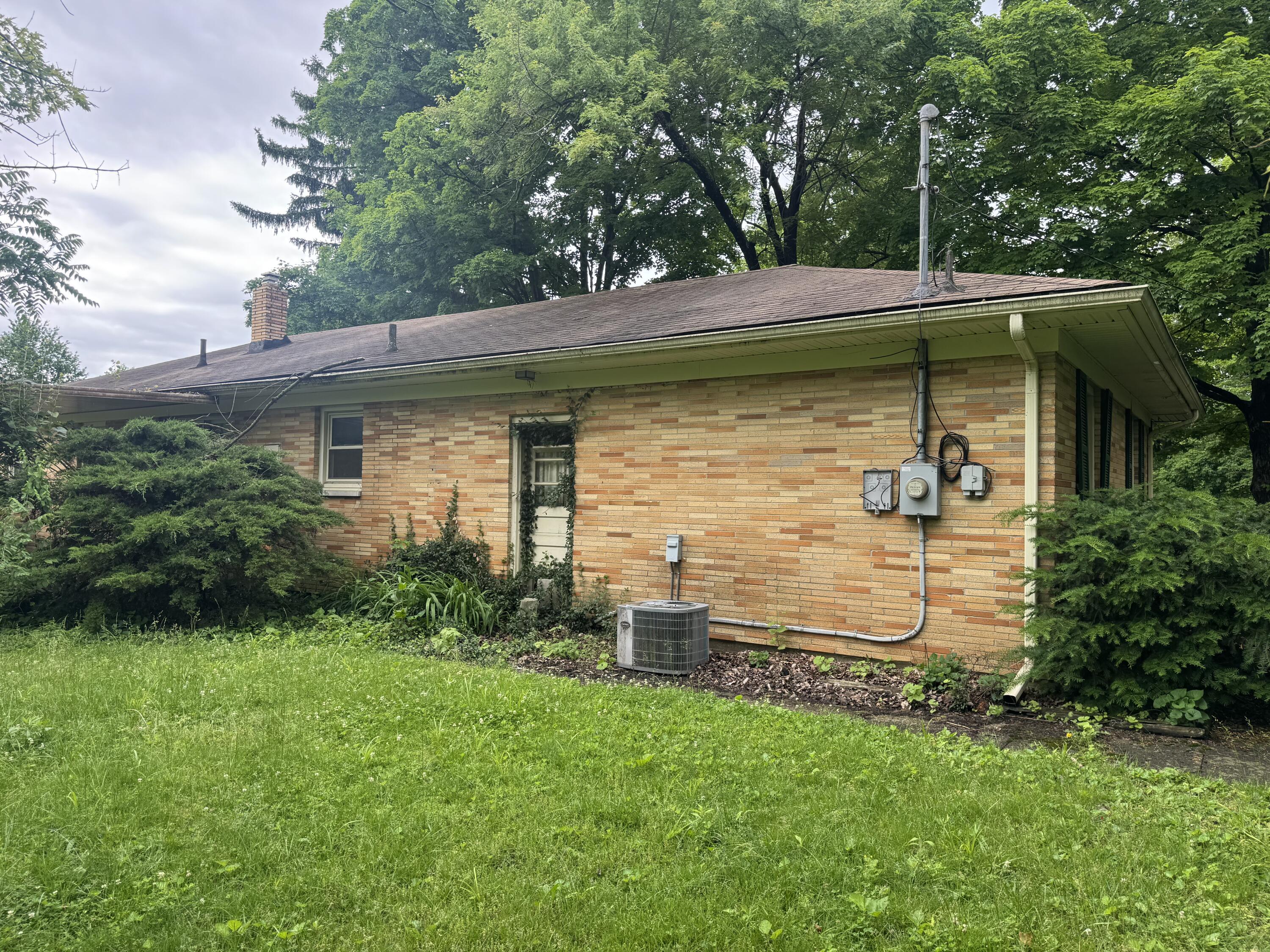 254 Oakridge Drive, Springfield, Ohio 45504