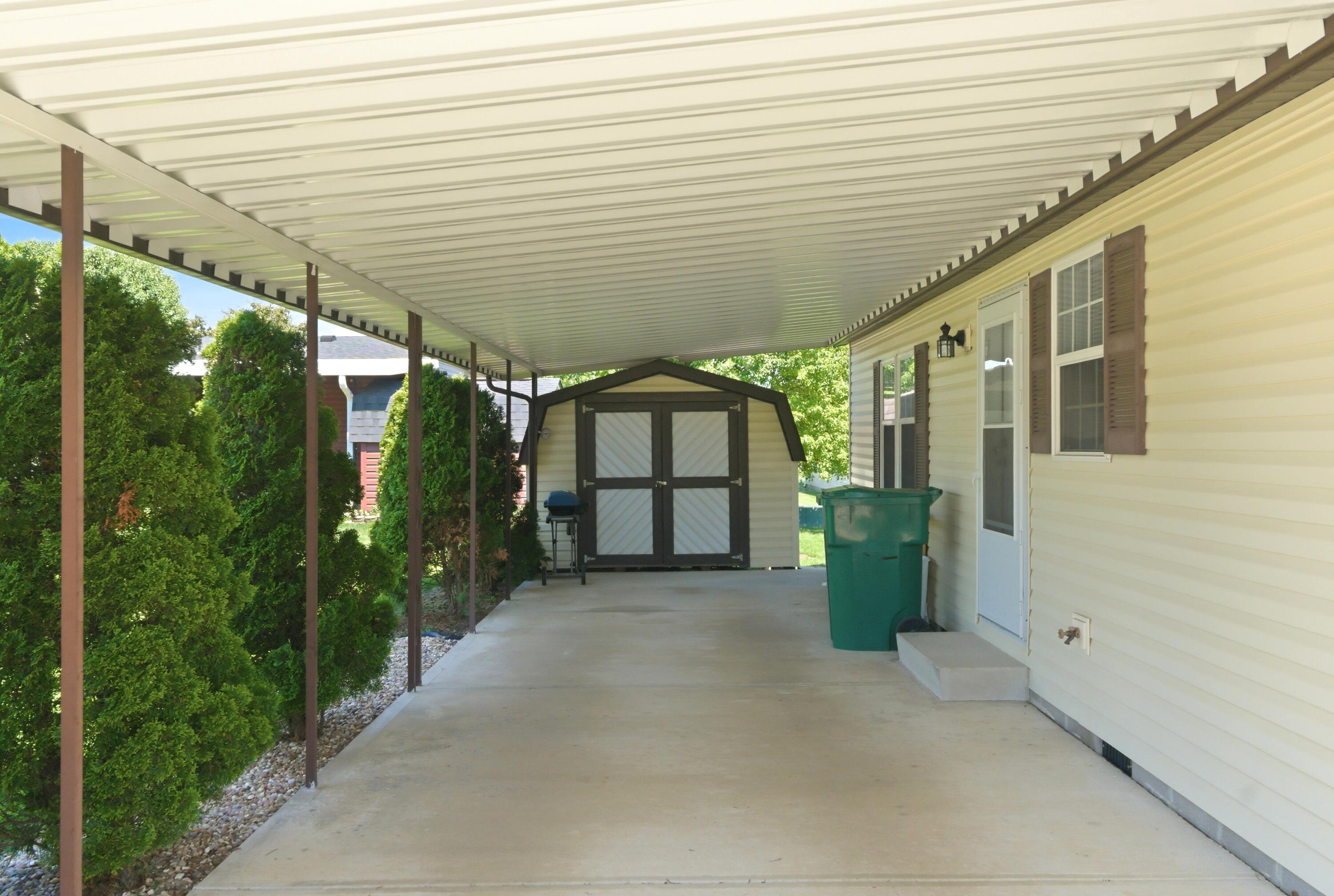 306 Village Court, Fairborn, Ohio 45324