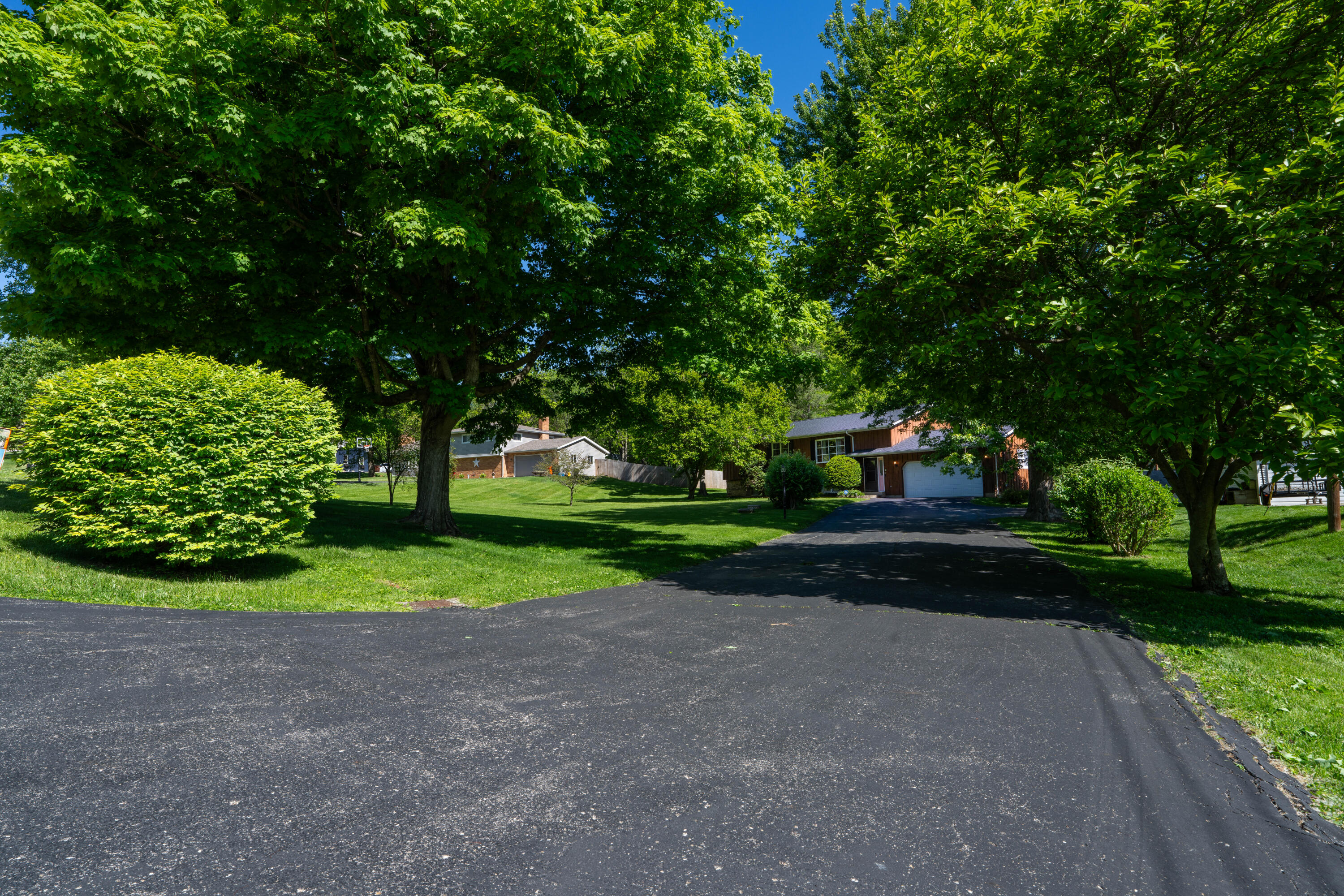 6126 Knollwood Road, Springfield, Ohio 45502