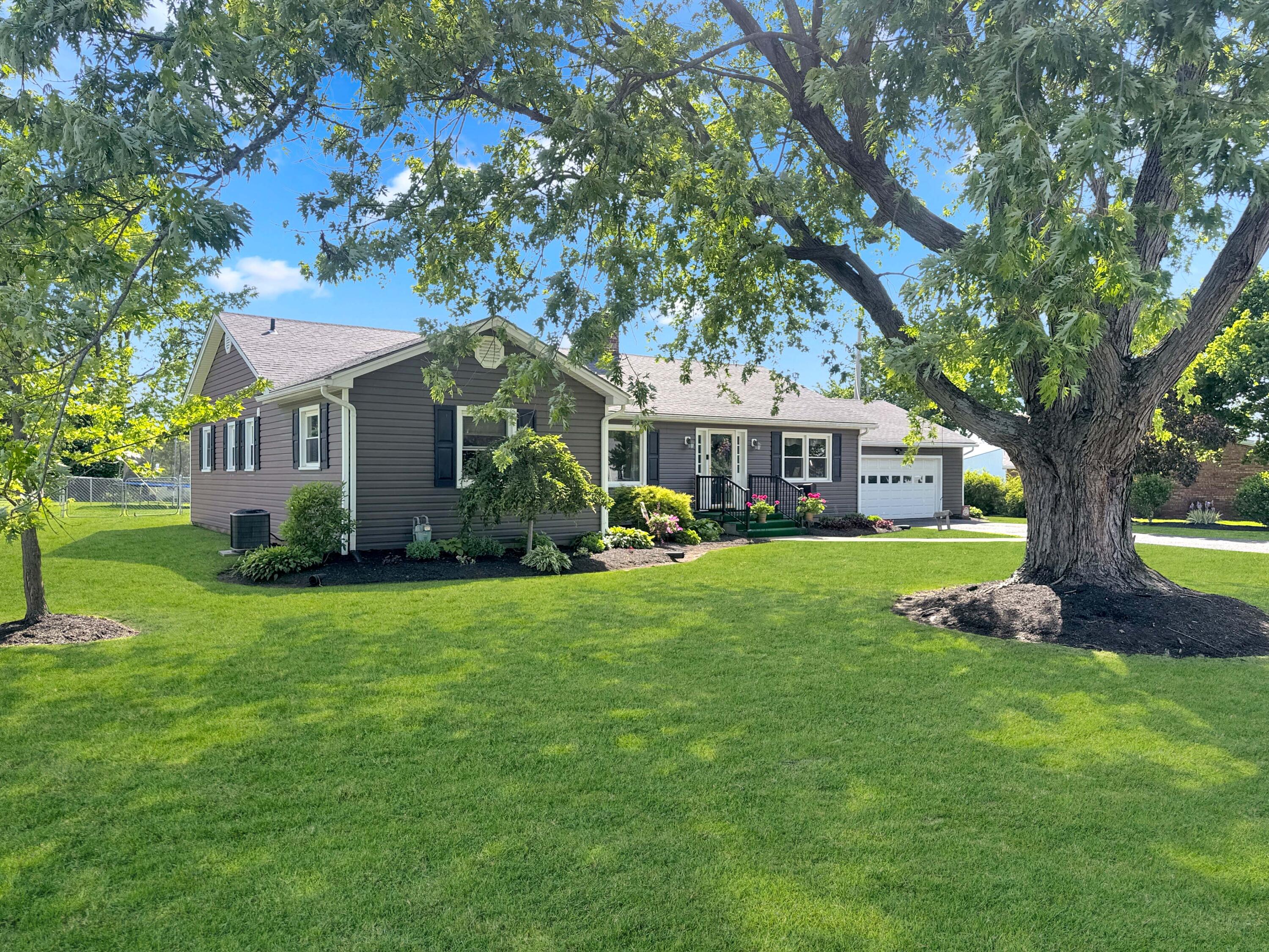 1552 Grimes Circle, Urbana, Ohio 43078