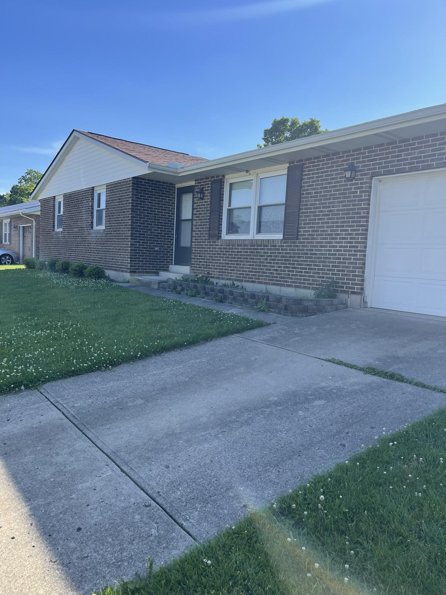 5427 Richmoor Road, Springfield, Ohio 45503