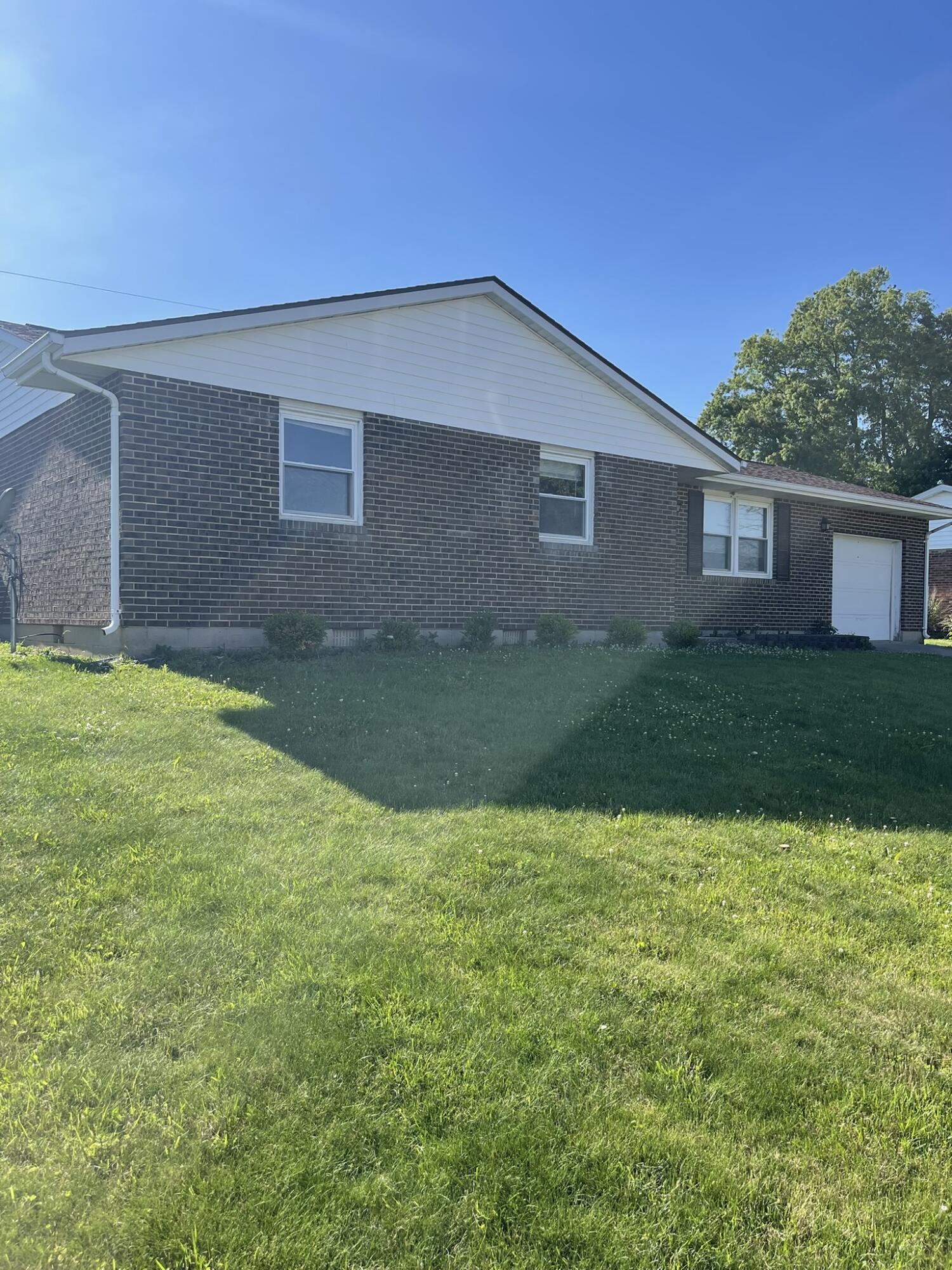 5427 Richmoor Road, Springfield, Ohio 45503