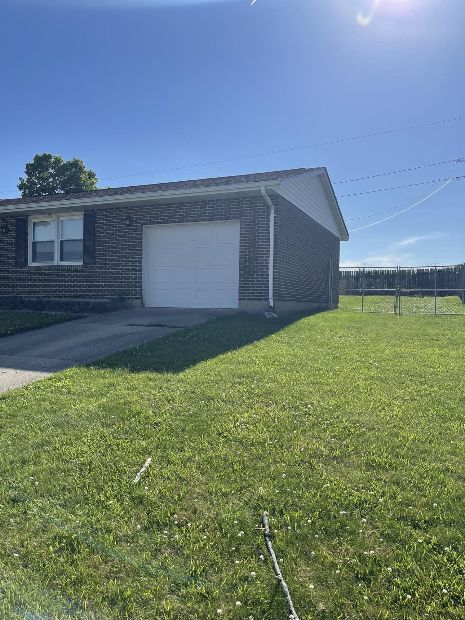 5427 Richmoor Road, Springfield, Ohio 45503