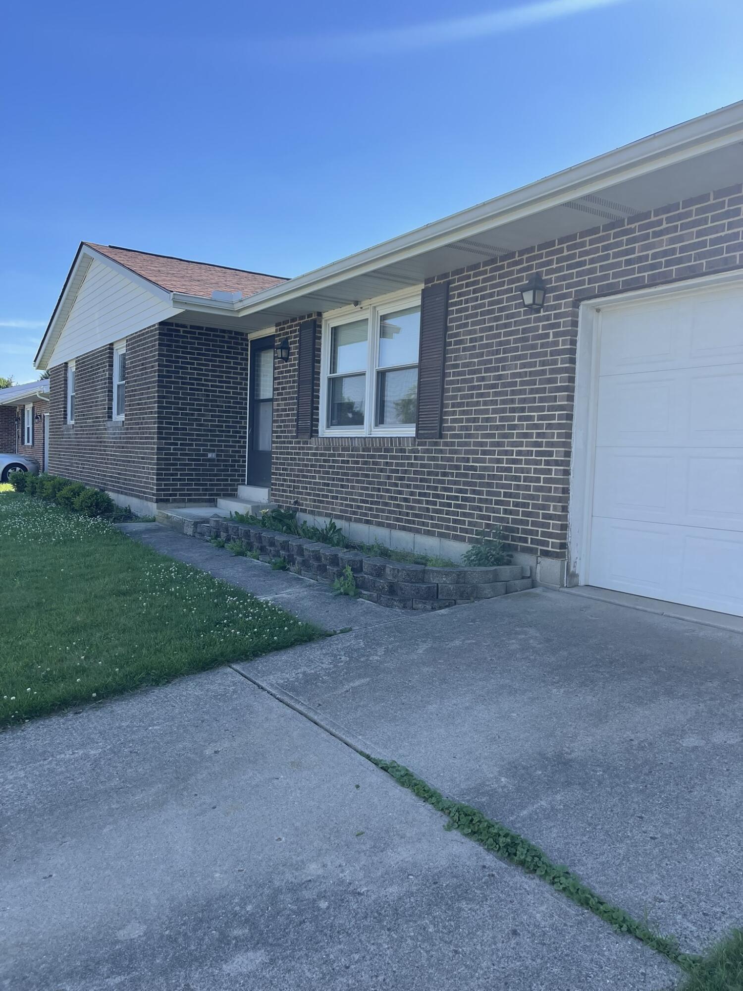 5427 Richmoor Road, Springfield, Ohio 45503