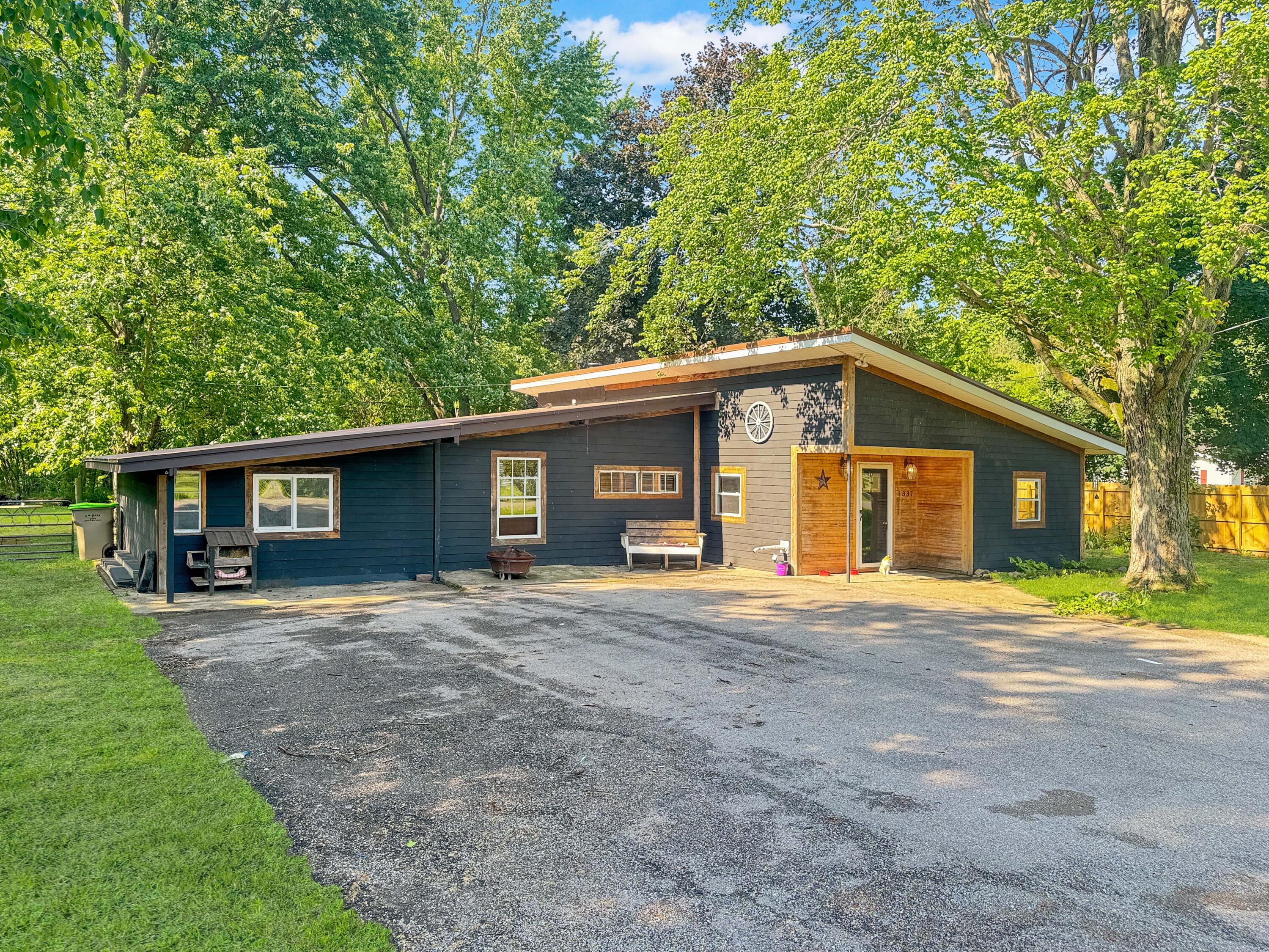 1337 Dallas Road, Urbana, Ohio 43078
