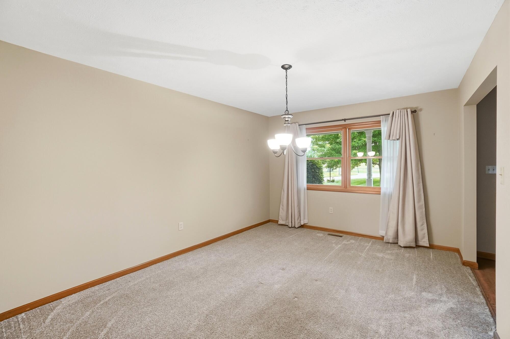 1700 Sparrow Road, Springfield, Ohio 45502